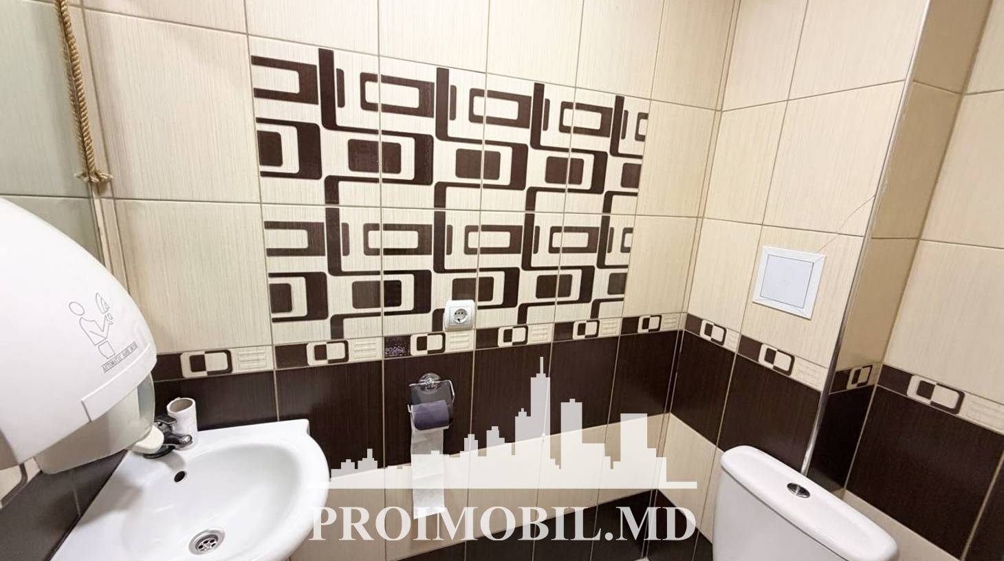 https://images.proimobil.md/TcMtPPxL2wVJD1XyEoKW0n1irI2Xugjvd8c-iFQsfbE/watermark:0.75:so:0:30:0.39/resize:fill:1460:816:1/gravity:ce/bG9jYWw6Ly8vZXN0YXRlL2xyL2FhZWVjMTk0LTg5YjctNDg2Mi1iMWNkLTIwMjM4M2E0ODFiNi5qcGVn