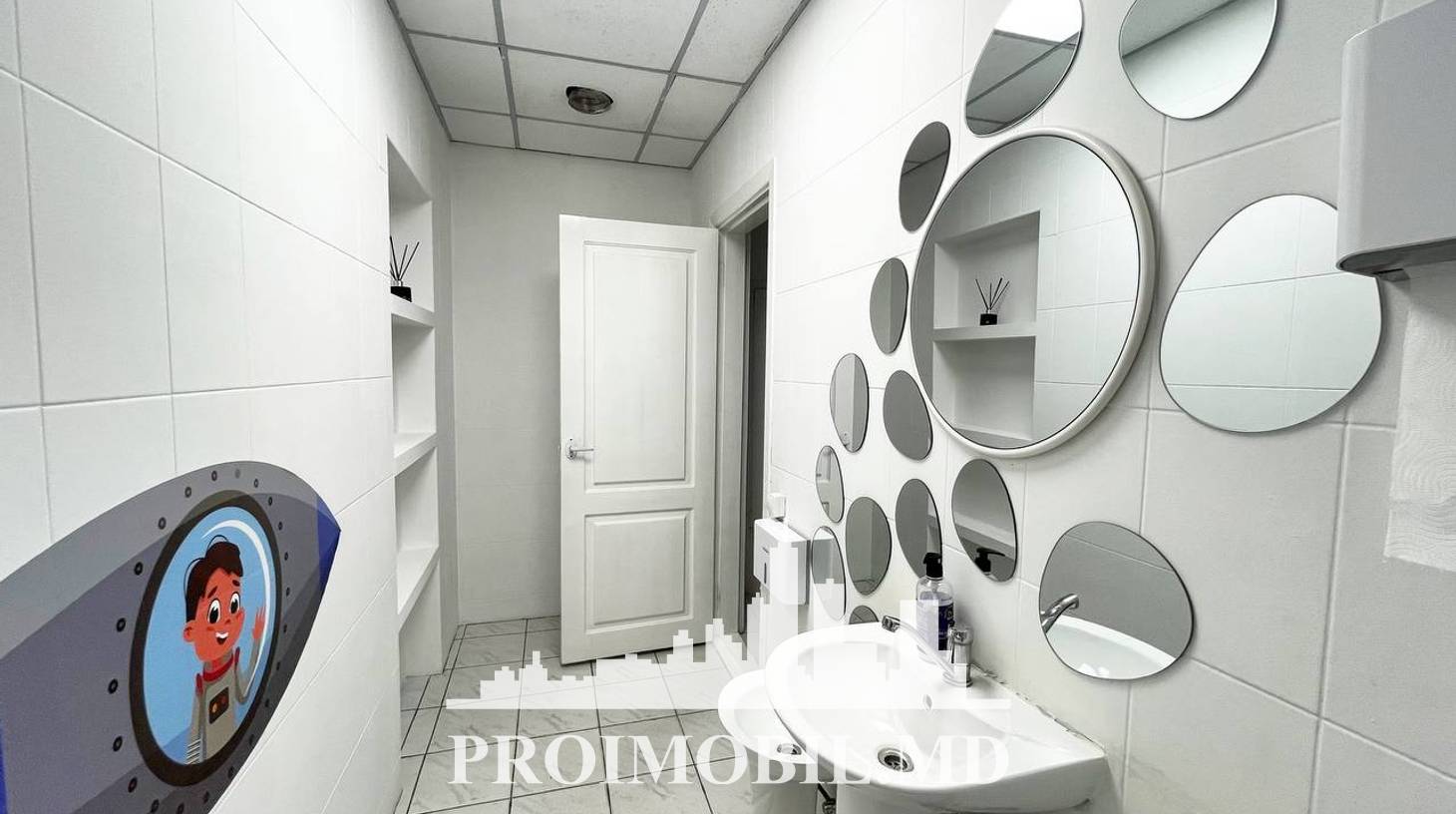 https://images.proimobil.md/TdXrFrnhQ90QejzaZFdE7xgFlogv1ATZsTYaKL18tCg/watermark:0.75:so:0:30:0.39/resize:fill:1460:816:1/gravity:ce/bG9jYWw6Ly8vZXN0YXRlL2xyLzg1OWJjODg5LWQxYWItNDE1MS1iYjYwLTI2NDZlZTdiOTkxNC5qcGVn