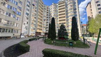 https://images.proimobil.md/Tf3xV0UL7Ygh1lCqMme7Rn6zQmoBEtNHYNili3OcQ_w/resize:fill:350:198:1/gravity:ce/bG9jYWw6Ly8vZXN0YXRlL2xyLzEyMzliMDAyLTQ2NzItNGMyZC1hMjhiLWI3OTYxNjEzZTg0OC5qcGVn