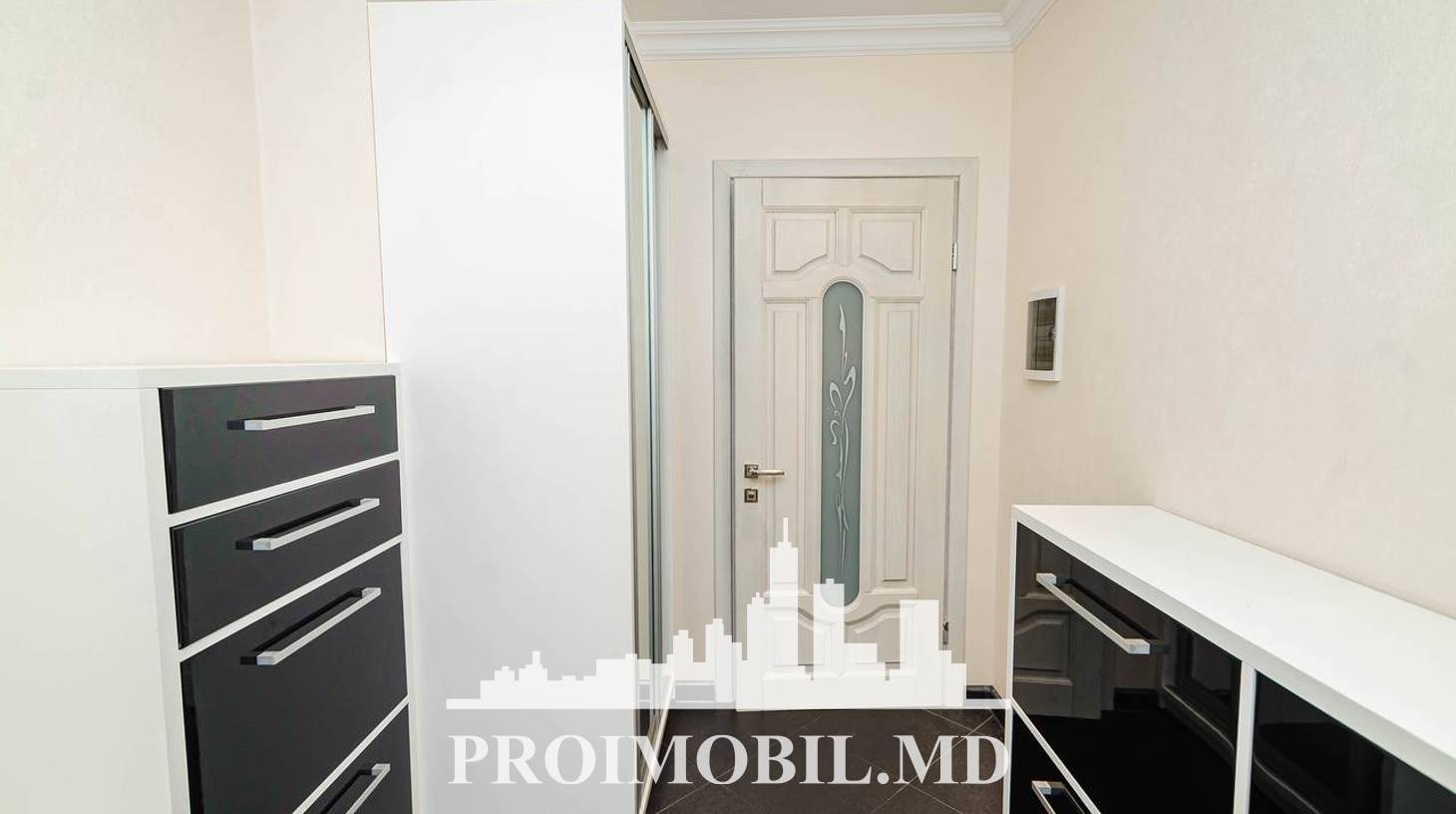 https://images.proimobil.md/Tfn8Z7DVbl_0q_O1tBKQdqte_yU0IfSi5BlRbGi9YnI/watermark:0.75:so:0:30:0.39/resize:fill:1460:816:1/gravity:ce/bG9jYWw6Ly8vZXN0YXRlL2xyLzAwOTc3ZTQzLTU3NjctNGVkYi04NmM2LTc3ZTJmMDcyOGRlNS5qcGVn