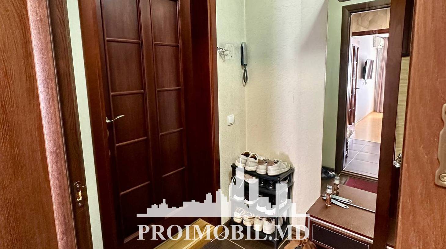 https://images.proimobil.md/Ti0eKdUeI4FVu5v7ioIfGnPWQ-UcjxOeSkK6h-AsGc4/watermark:0.75:so:0:30:0.39/resize:fill:1460:816:1/gravity:ce/bG9jYWw6Ly8vZXN0YXRlL2xyLzk1ZTIyMDQ5LTIxZjctNGFmZi04NmI2LTUzNjhhYTg0Mzk2MS5qcGVn