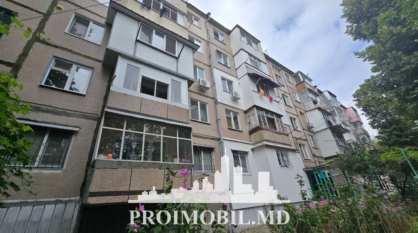 https://images.proimobil.md/TlPAqG9AzPhgc9t21dpDDgPdTYDA4iD1cGtUU7z5YnQ/watermark:0.75:so:0:30:0.39/resize:fill:1460:816:1/gravity:ce/bG9jYWw6Ly8vZXN0YXRlL2xyLzY0NmJmNmJlLWRlMmItNGU2MC1hOTVlLWIzNmY2Zjk4MzFlYy5qcGVn