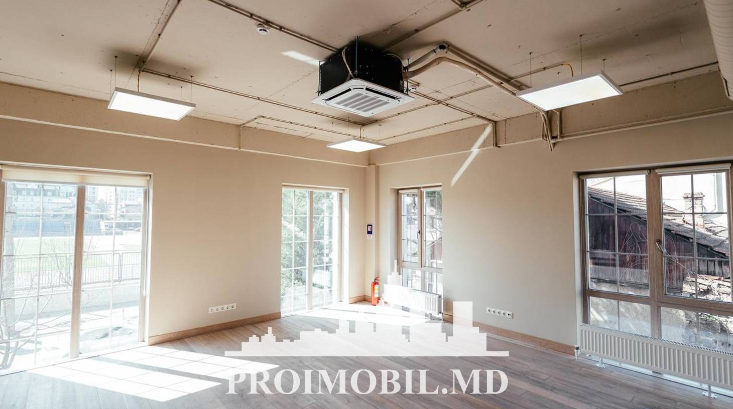 https://images.proimobil.md/Tmx5QYw1wIBfIxG7-rwsu2A96mTpvSUuZTFeX4rHiRM/watermark:0.75:so:0:30:0.39/resize:fill:1460:816:1/gravity:ce/bG9jYWw6Ly8vZXN0YXRlL2xyLzRhZmE2YjZjLTBlYzctNDhlMS1iZjM2LTIzMTkyMWM0NjVjMS5qcGVn