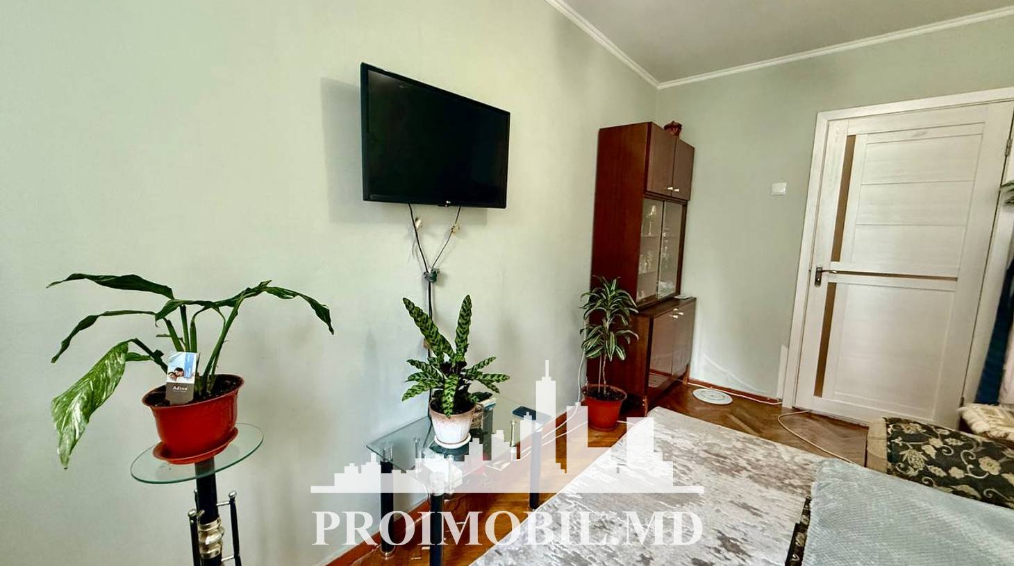 https://images.proimobil.md/ToiXzupo_8Vu553pIfWSvZL4a6js8xDO6tVNLIt2zAI/watermark:0.75:so:0:30:0.39/resize:fill:1460:816:1/gravity:ce/bG9jYWw6Ly8vZXN0YXRlL2xyLzEwOWNiNDcwLTY5ZGMtNDNjMS05MWI4LTc5Y2U5YTcxYzQyZi5qcGVn