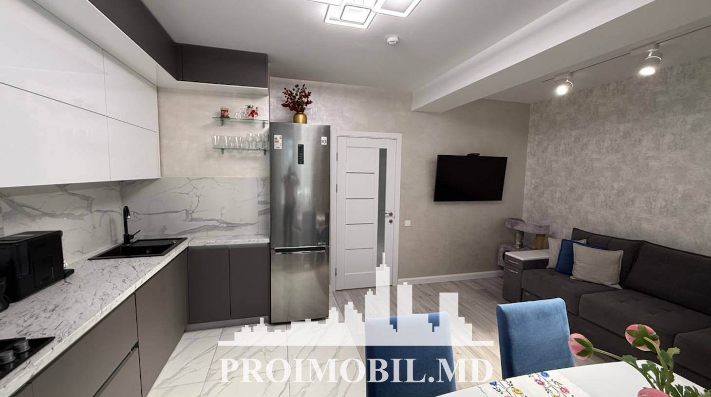 https://images.proimobil.md/TpOr6SCq8KwM2HHbpGIIqSBlAzSbsN6eOYlwQtm_APs/watermark:0.75:so:0:30:0.39/resize:fill:1460:816:1/gravity:ce/bG9jYWw6Ly8vZXN0YXRlL2xyLzdmOTNhNGFjLTgwZTYtNDlhMS1iYjIxLTBiMmYzMmFhYzI1Ny5qcGVn