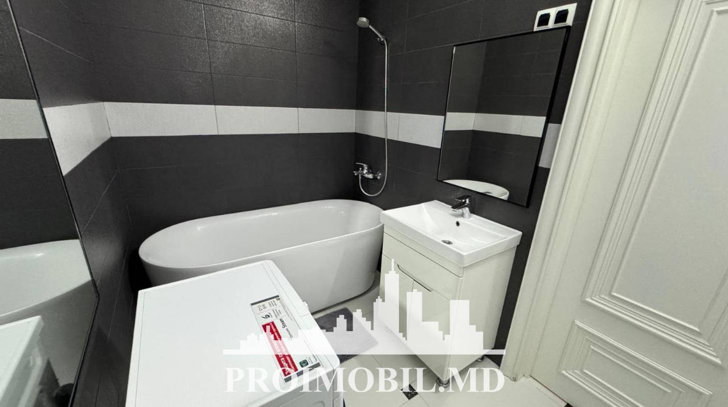 https://images.proimobil.md/TpyY2T6c5i-wBd77pTTqSz2_F7xZ2GiF70S5P_MwUq8/watermark:0.75:so:0:30:0.39/resize:fill:1460:816:1/gravity:ce/bG9jYWw6Ly8vZXN0YXRlL2xyL2NjOTBkYzc5LTJjY2EtNDhmNC04ZWRlLThiM2JjMWEyNmU0MC5qcGVn