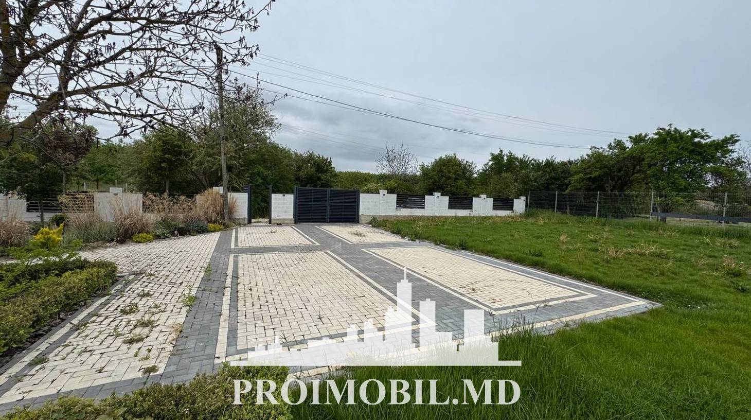 https://images.proimobil.md/TqMkQNIR-s49wicgyBG7D8fhgRhio7WqR4HLdO6n3j4/watermark:0.75:so:0:30:0.39/resize:fill:1460:816:1/gravity:ce/bG9jYWw6Ly8vZXN0YXRlL2xyL2Q1MzgzNWQwLTE5MzQtNDVkMy1hNDk0LTI4NzhkN2E4OWU0NS5qcGVn