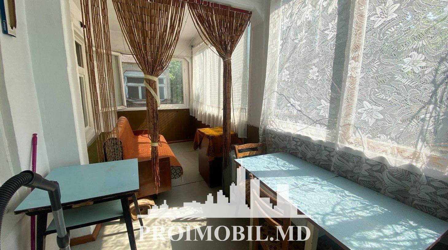 https://images.proimobil.md/Tr-giynRYCxKV2mJFKOKkaZUkTwFQQB0QyxSy0e3mQE/watermark:0.75:so:0:30:0.39/resize:fill:1460:816:1/gravity:ce/bG9jYWw6Ly8vZXN0YXRlL2xyLzE5NTJmYWZmLWNjOTgtNDQ4Zi04MGNlLWFhMDA4MWM0MDAzMy5qcGVn