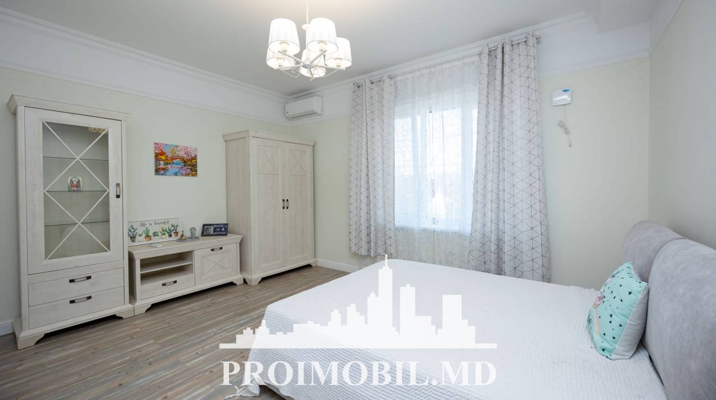 https://images.proimobil.md/TssQSf6rP6pG-ArcQlWH-mvCxh2z2Q6QVq1Nw3ROU-8/watermark:0.75:so:0:30:0.39/resize:fill:1460:816:1/gravity:ce/bG9jYWw6Ly8vZXN0YXRlL2xyLzRkNThlYzhkLTZiZmYtNGE3NS1hZmNjLTJlZGFhZjFjN2RlZi5qcGVn