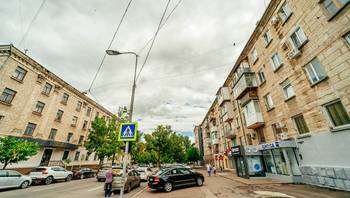 https://images.proimobil.md/TuSVHShOEh44jnhMHZkqRZOIxN1xZnPIkfdpCVNq1HM/resize:fill:350:198:1/gravity:ce/bG9jYWw6Ly8vZXN0YXRlL2xyLzhjOWVlZjU2LWRhZWItNGM4NS1iMjg4LWRkNzVmY2EwMzAwYS5qcGVn