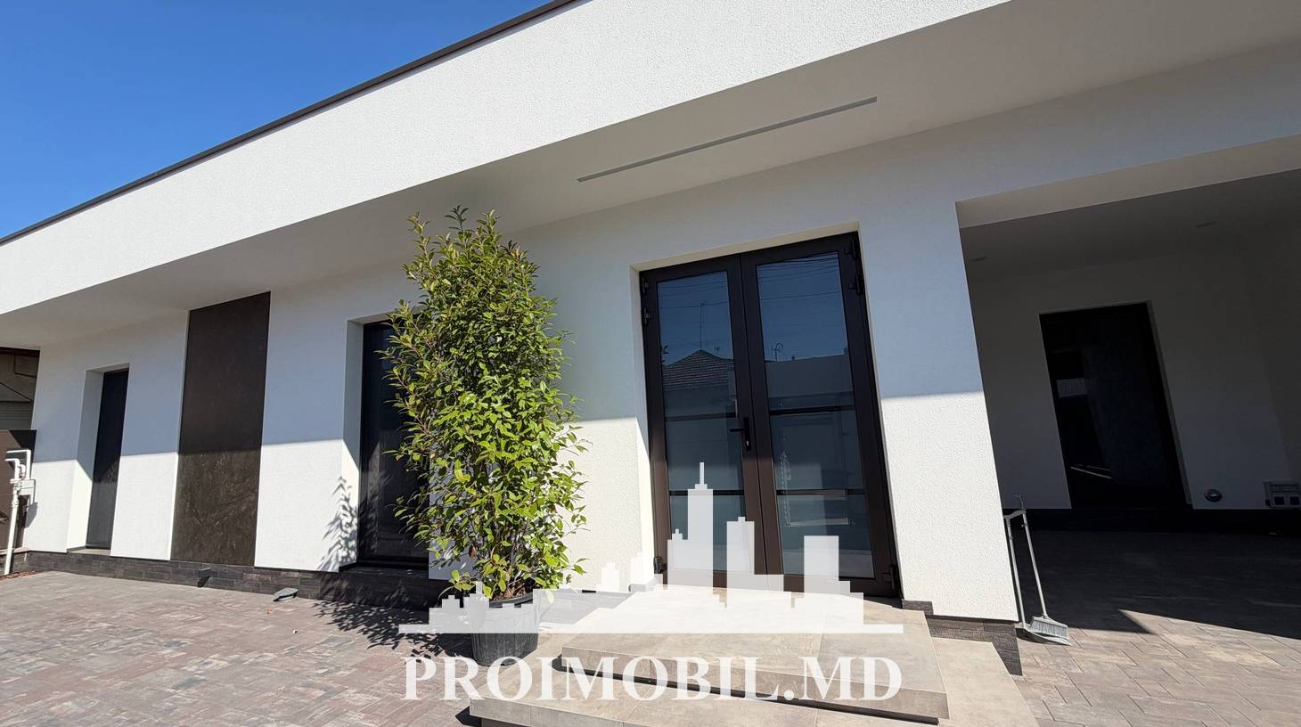 https://images.proimobil.md/Tue40hWk8uV1RXzZPGU1JR9ZqBNj69tsK3hox-9BP28/watermark:0.75:so:0:30:0.39/resize:fill:1460:816:1/gravity:ce/bG9jYWw6Ly8vZXN0YXRlL2xyLzY4NThmZmE2LTU5YWUtNDUzOC04NzQwLTFmMjViYTNjNzQyNS5qcGVn