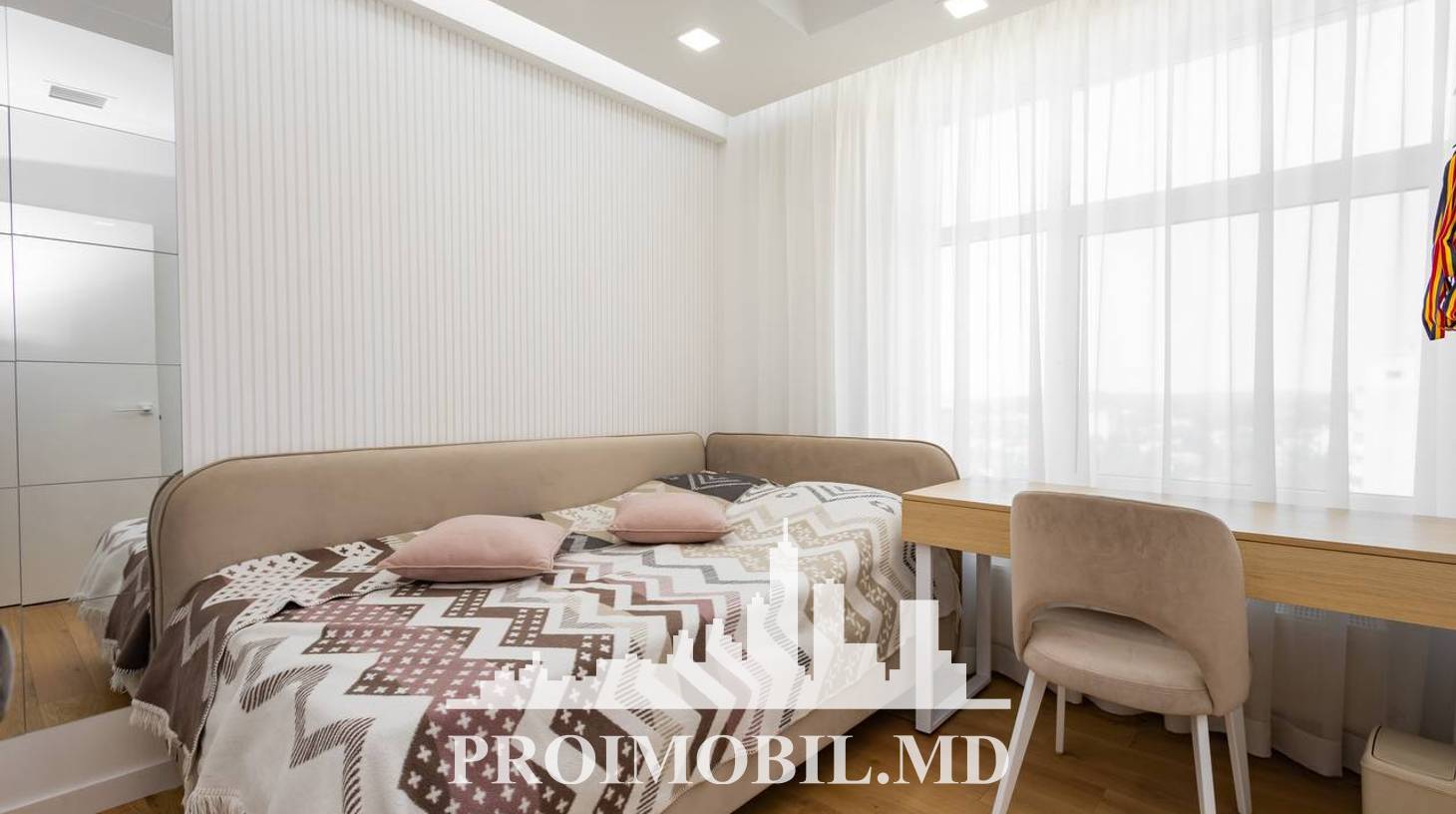 https://images.proimobil.md/TuqYQeAp5p2b3E6EBS5MjmLN2jvIRoN7WptzQ4vwVE0/watermark:0.75:so:0:30:0.39/resize:fill:1460:816:1/gravity:ce/bG9jYWw6Ly8vZXN0YXRlL2xyL2Y1NzY4ZWRmLWJiNjctNDJkMy1hMDVlLWFlNGFiMTFlZTkyYS5qcGVn