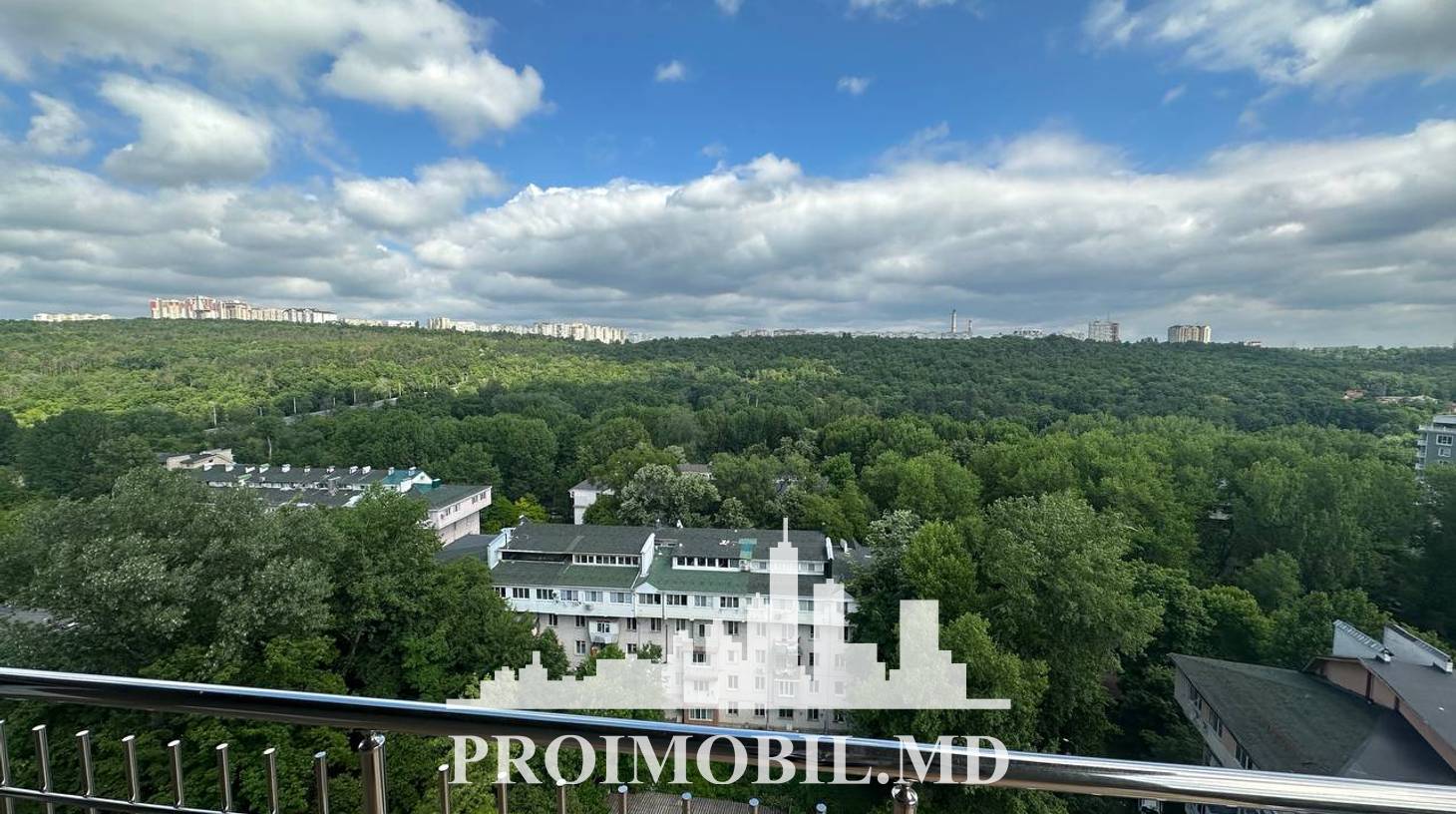 https://images.proimobil.md/U3gLjBT9luO-BBee-ilutT5qezutz3MbtVfDaDTA0pk/watermark:0.75:so:0:30:0.39/resize:fill:1460:816:1/gravity:ce/bG9jYWw6Ly8vZXN0YXRlL2xyLzJlZmZkZGRhLWQ5ZjYtNDA1NS05MDhmLTRjZDE0ZTUyYTRmNy5qcGVn