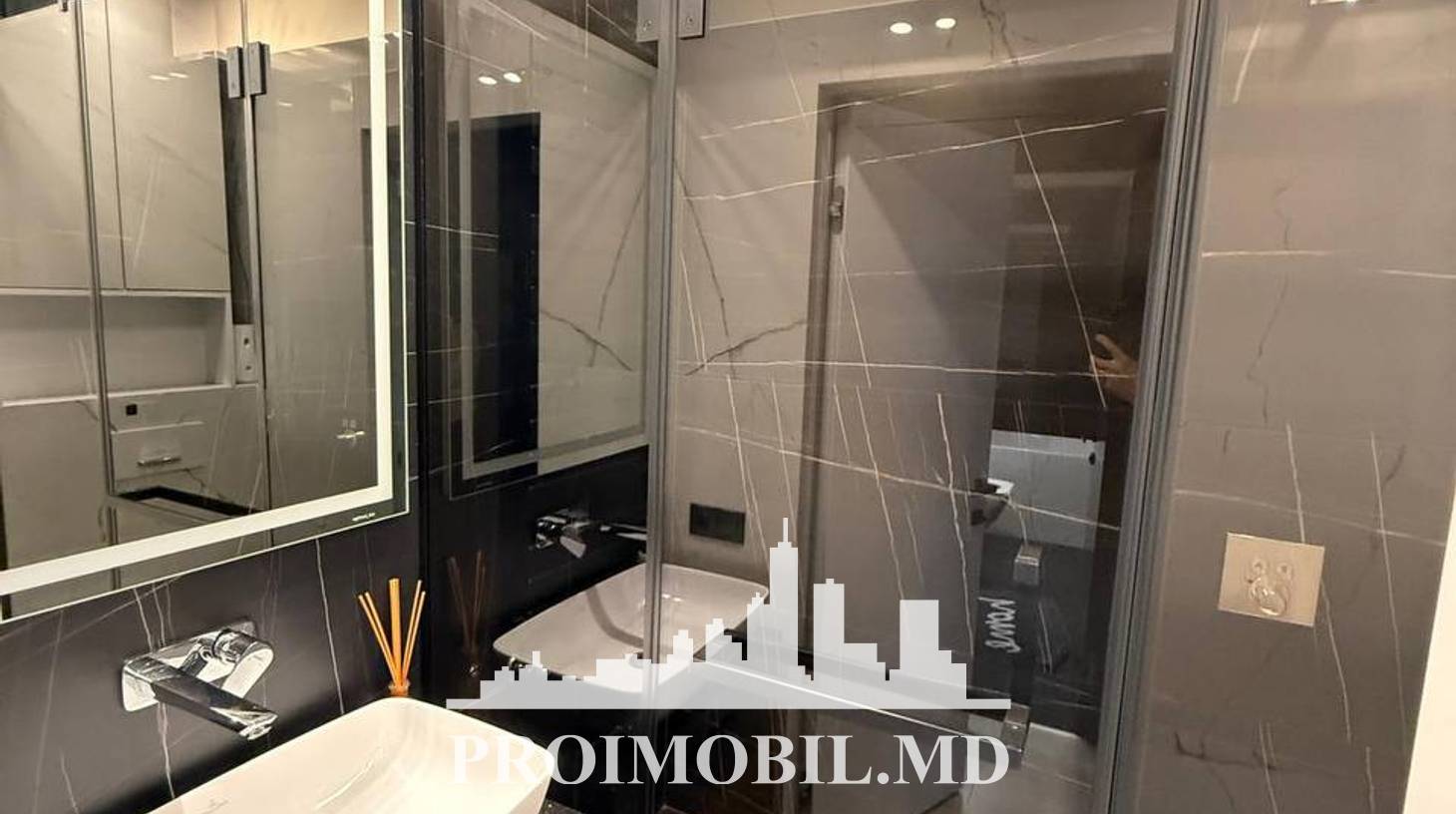 https://images.proimobil.md/U61VW4hw7Tb8LT-eUWzLwdtR8DcDty3dg3vyZO-0Me0/watermark:0.75:so:0:30:0.39/resize:fill:1460:816:1/gravity:ce/bG9jYWw6Ly8vZXN0YXRlL2xyLzQ4YzJhZTVlLWIzY2QtNDJmNi1hNzI3LTdiYTc5N2MzOTJkZC5qcGVn