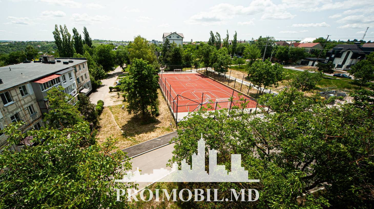 https://images.proimobil.md/U6Ic99GHI_D8G4yUxtmU4f0M1IMALqd9JF8QeJF5Ze0/watermark:0.75:so:0:30:0.39/resize:fill:1460:816:1/gravity:ce/bG9jYWw6Ly8vZXN0YXRlL2xyL2RiNWI3ZWM4LTcyYWYtNDNkMi1iZjU3LWQyNDIxNGYwMjdkOS5qcGVn