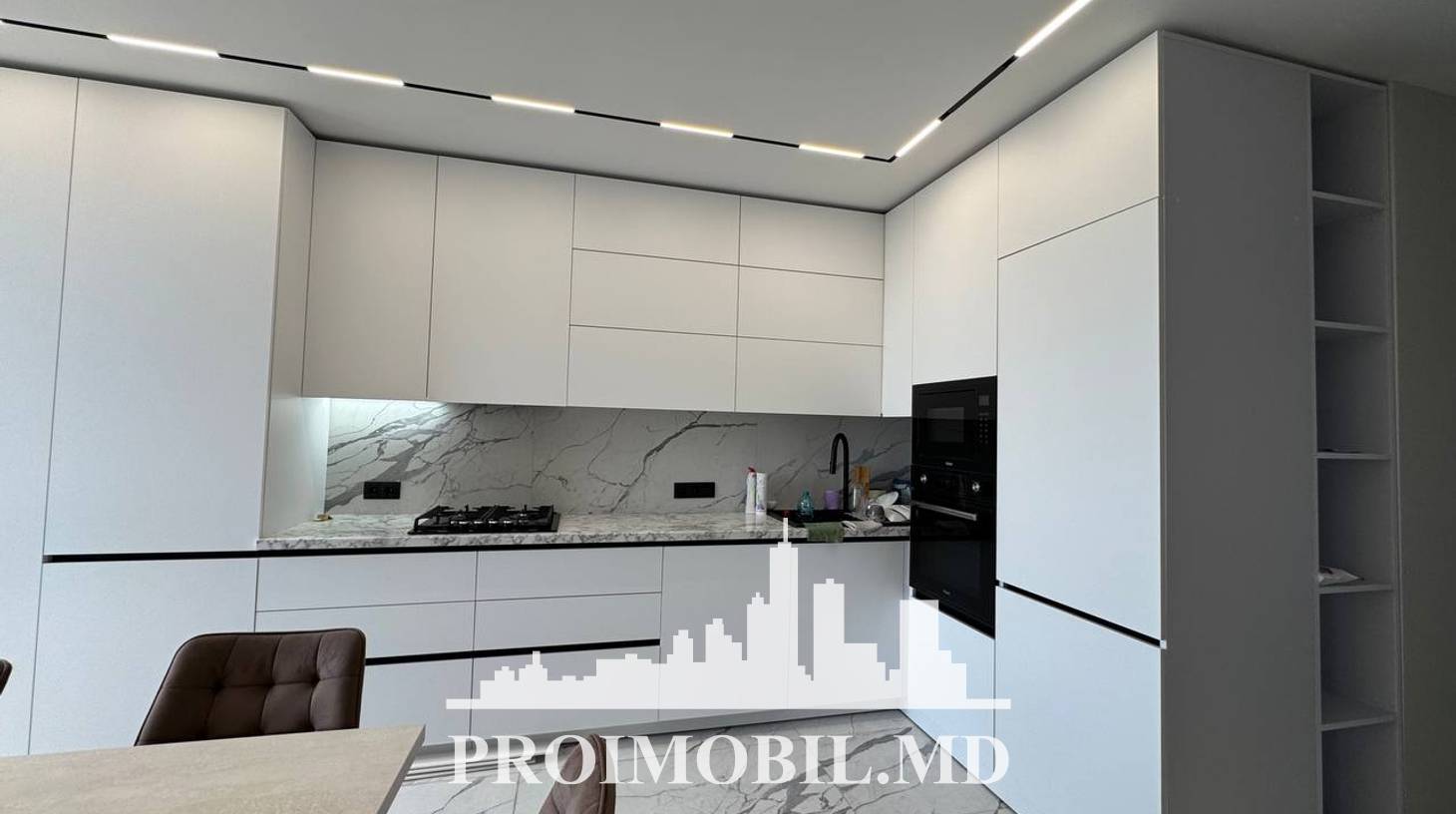 https://images.proimobil.md/U6dzoL1tbZN0xn5t3fnXzsfLoW_rCS1-xFHkWibOPQQ/watermark:0.75:so:0:30:0.39/resize:fill:1460:816:1/gravity:ce/bG9jYWw6Ly8vZXN0YXRlL2xyL2E1NmNkNmJlLWQ0YjItNGQyMS05NzIyLTMxNmQ3Mzg5OGQ5OS5qcGVn