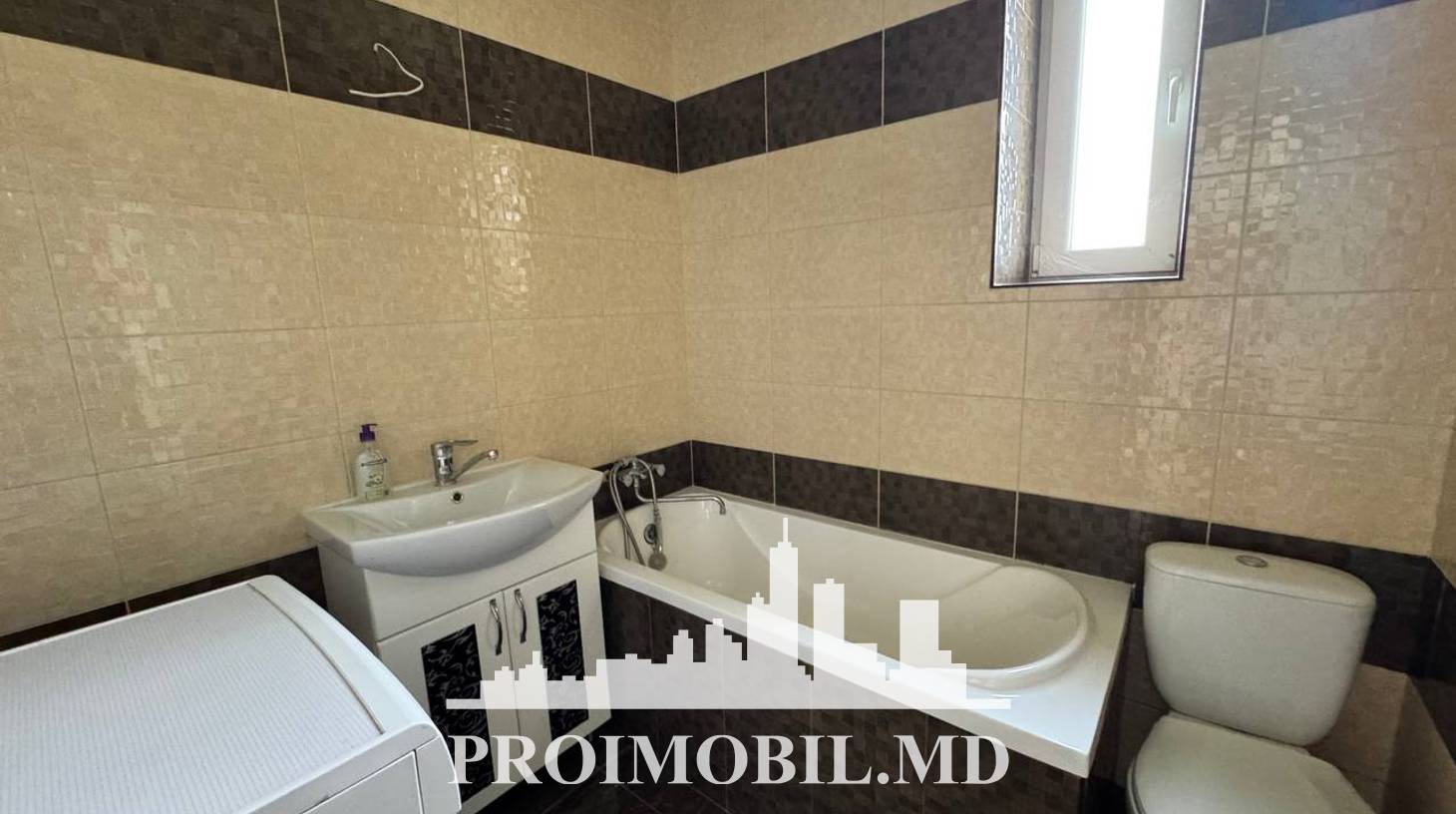 https://images.proimobil.md/U6h-35_xYXN6eBvptoIjLlvKFKbwBYmVt2Mg9dwNr3A/watermark:0.75:so:0:30:0.39/resize:fill:1460:816:1/gravity:ce/bG9jYWw6Ly8vZXN0YXRlL2xyL2YxMTFhNjAwLTMyNGMtNDgxZS1hN2Q2LTVkYmIwZWIwNmJhNC5qcGVn