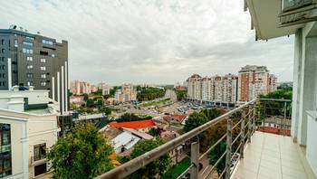 https://images.proimobil.md/U7GlXqRRmcs9ALlbpiWmTDcur9GO7fMImdYgLczSMWg/resize:fill:350:198:1/gravity:ce/bG9jYWw6Ly8vZXN0YXRlL2xyLzMwNDRmMjMyLTVkNWYtNDEyOC1iZjdlLTg3YmEyZTY4MmI5Yi5qcGVn