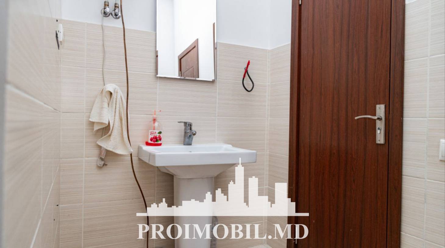 https://images.proimobil.md/U7Q40ip8jNNS1_Po8H3SoWQ7CxEXPRosBPzgjkXCbEo/watermark:0.75:so:0:30:0.39/resize:fill:1460:816:1/gravity:ce/bG9jYWw6Ly8vZXN0YXRlL2xyLzZkN2Q5MGVkLWU4NDktNGQwOS04ZGUwLWMyM2E2NGRjNmVjYy5qcGVn