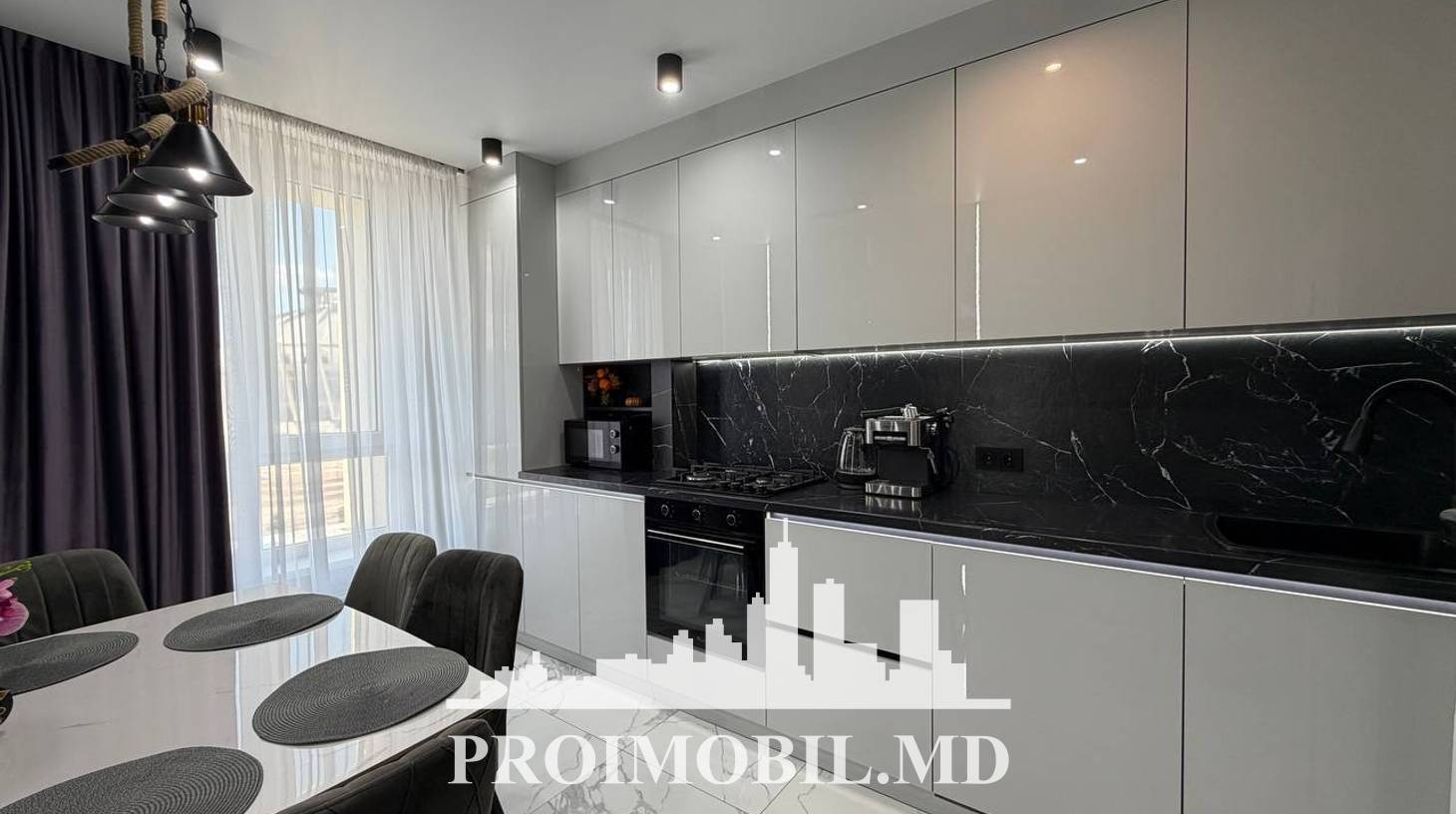 https://images.proimobil.md/U8fptW_FV240XXuVdRgANgzNMa-xC0XqUOA_SkdcLW8/watermark:0.75:so:0:30:0.39/resize:fill:1460:816:1/gravity:ce/bG9jYWw6Ly8vZXN0YXRlL2xyLzhjMjMxMmQ2LWVhODgtNDBkOS04ZWI0LWY5MTJmMDk2N2NhYS5qcGVn