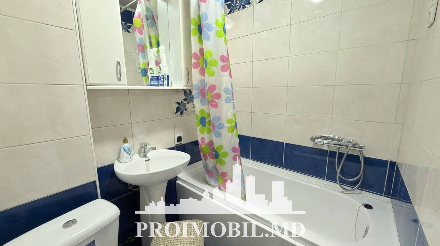 https://images.proimobil.md/U9FJSORMA74egjGiEu_exMi5VpSFOMOADlus54vJ5BQ/watermark:0.75:so:0:30:0.39/resize:fill:1460:816:1/gravity:ce/bG9jYWw6Ly8vZXN0YXRlL2xyL2Q2Y2Y4ZTBlLTI2NDAtNGU1My1hMzJlLTdkMDBkODEzMzVlMC5qcGVn