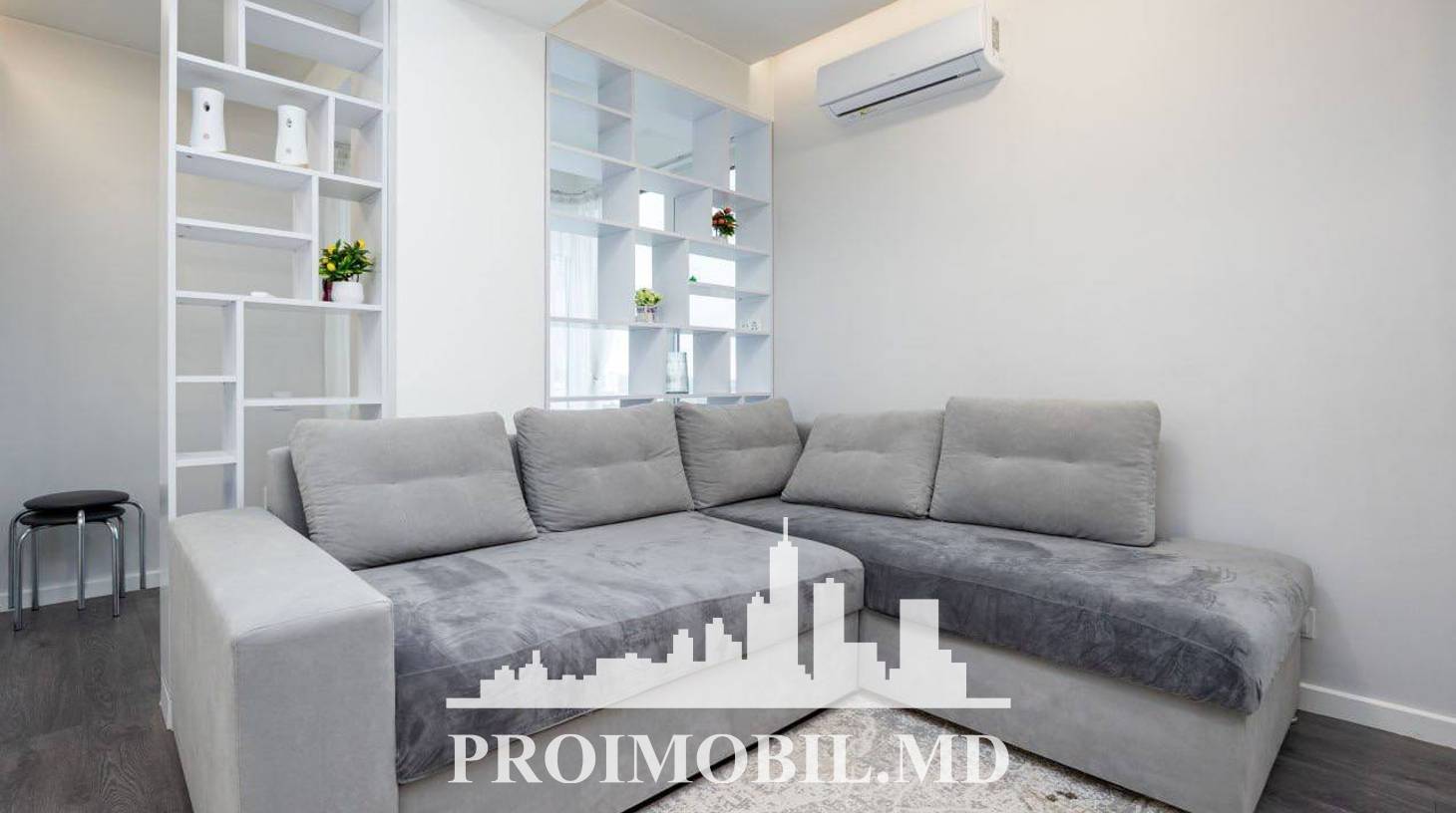 https://images.proimobil.md/UCBEbwb6LwHDWn3id-lN-IcO5uVFOTaUn77gb7tKHhU/watermark:0.75:so:0:30:0.39/resize:fill:1460:816:1/gravity:ce/bG9jYWw6Ly8vZXN0YXRlL2xyLzA1YWM4MzFmLWIwYWUtNDI3YS1hOTA1LWEzNTc4NWU4NDk0NS5qcGVn
