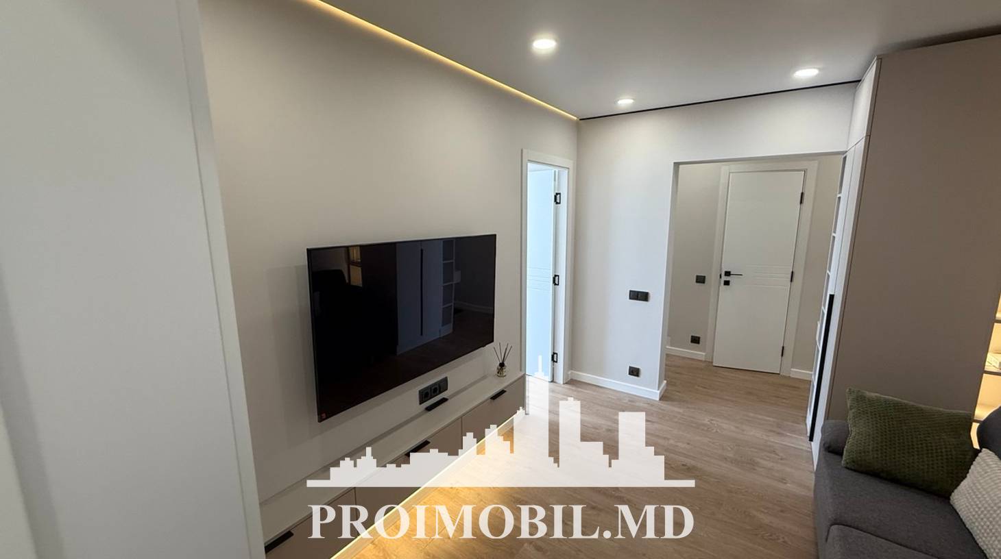 https://images.proimobil.md/UCHPZ3Jrb_qK30Ugbpi-rQ2wUBnFFneuLIAyXnOoqj8/watermark:0.75:so:0:30:0.39/resize:fill:1460:816:1/gravity:ce/bG9jYWw6Ly8vZXN0YXRlL2xyL2ZkODMxNWVjLTY2ZTItNDM1NC05MDkzLTgxYjAwMGQ4MGQ5OC5qcGVn