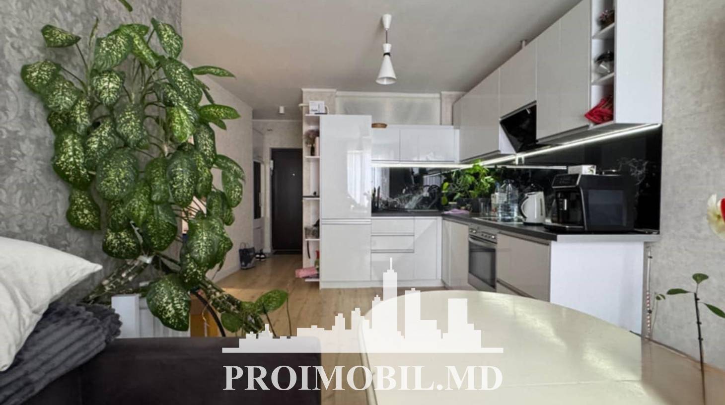 https://images.proimobil.md/UFTsZftPPr_mGXpedWcUHeaBk5klD7Qq5OBL9P3Ku3k/watermark:0.75:so:0:30:0.39/resize:fill:1460:816:1/gravity:ce/bG9jYWw6Ly8vZXN0YXRlL2xyL2MwMWEwOWU2LWE3NjAtNDM0ZS04YzVhLWFjNDY5M2M0MjNkMy5qcGVn