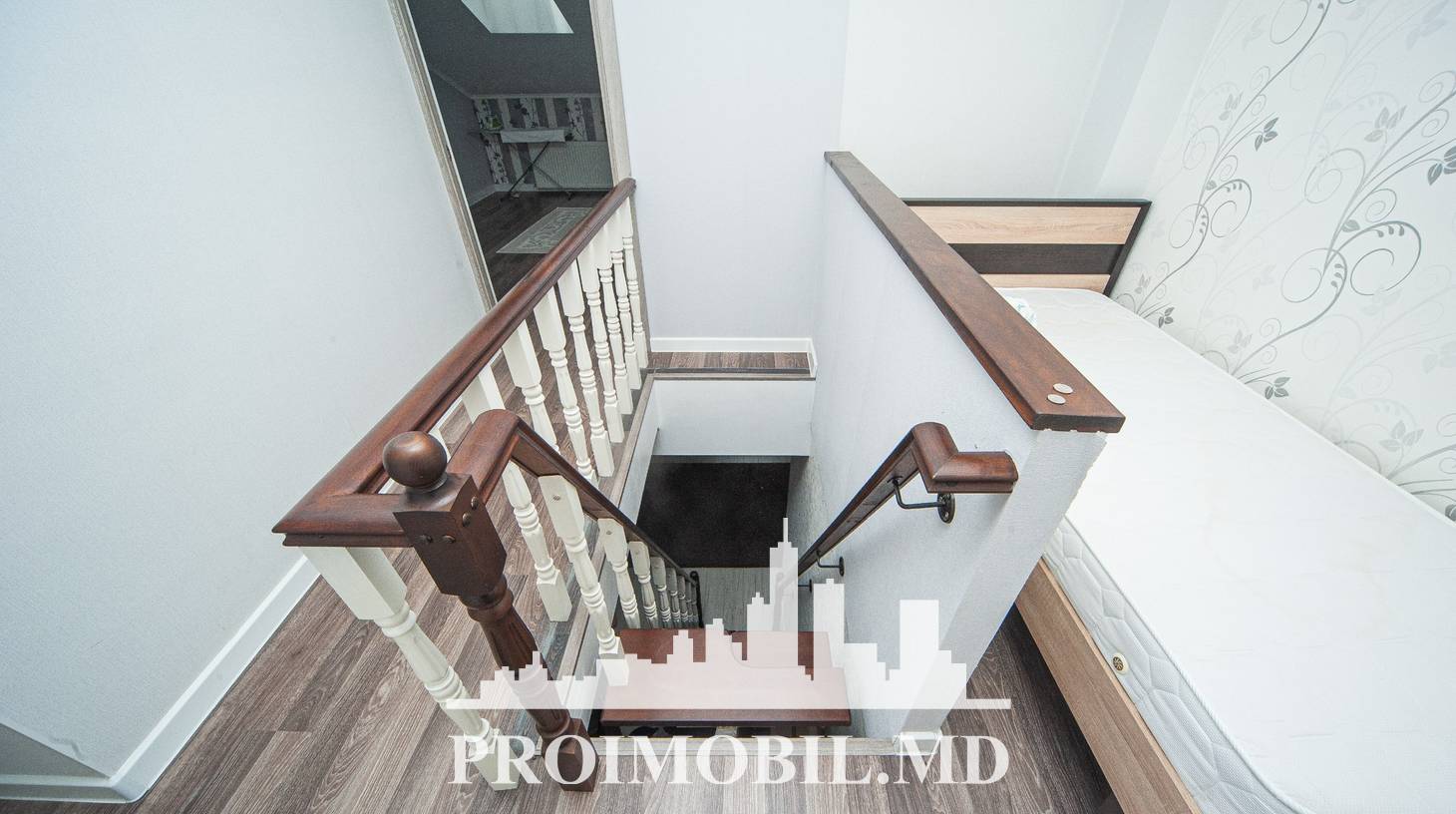 https://images.proimobil.md/UH-_tK4W-v40hxV3QvdoQ2a3ZBoaXIdZFdR3JgiIGLA/watermark:0.75:so:0:30:0.39/resize:fill:1460:816:1/gravity:ce/bG9jYWw6Ly8vZXN0YXRlL2xyLzVhNjI1NDUyLTM0MTMtNDRlMS1iMDU4LTgyN2I4YjA4NGUyZi5qcGVn