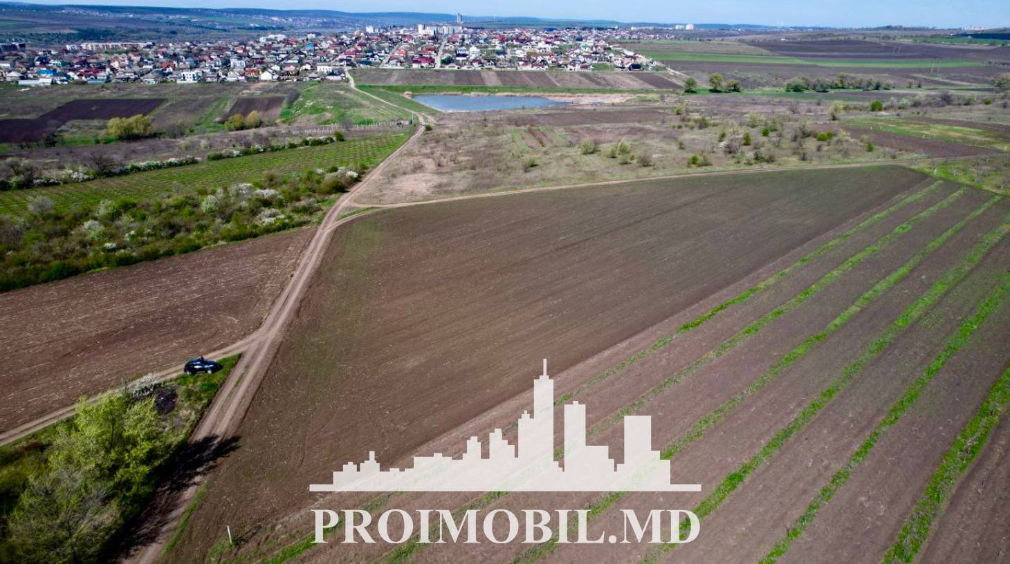 https://images.proimobil.md/ULA5za30CFMRCeZ0Q6lCv5uvUJQZZ-MYta93qtcCGIY/watermark:0.75:so:0:30:0.39/resize:fill:1460:816:1/gravity:ce/bG9jYWw6Ly8vZXN0YXRlL2xyL2RmNDY4NjFmLTc2OTYtNGNjZC04OWI0LWMwMjg3OWE4YWFlMi5qcGVn