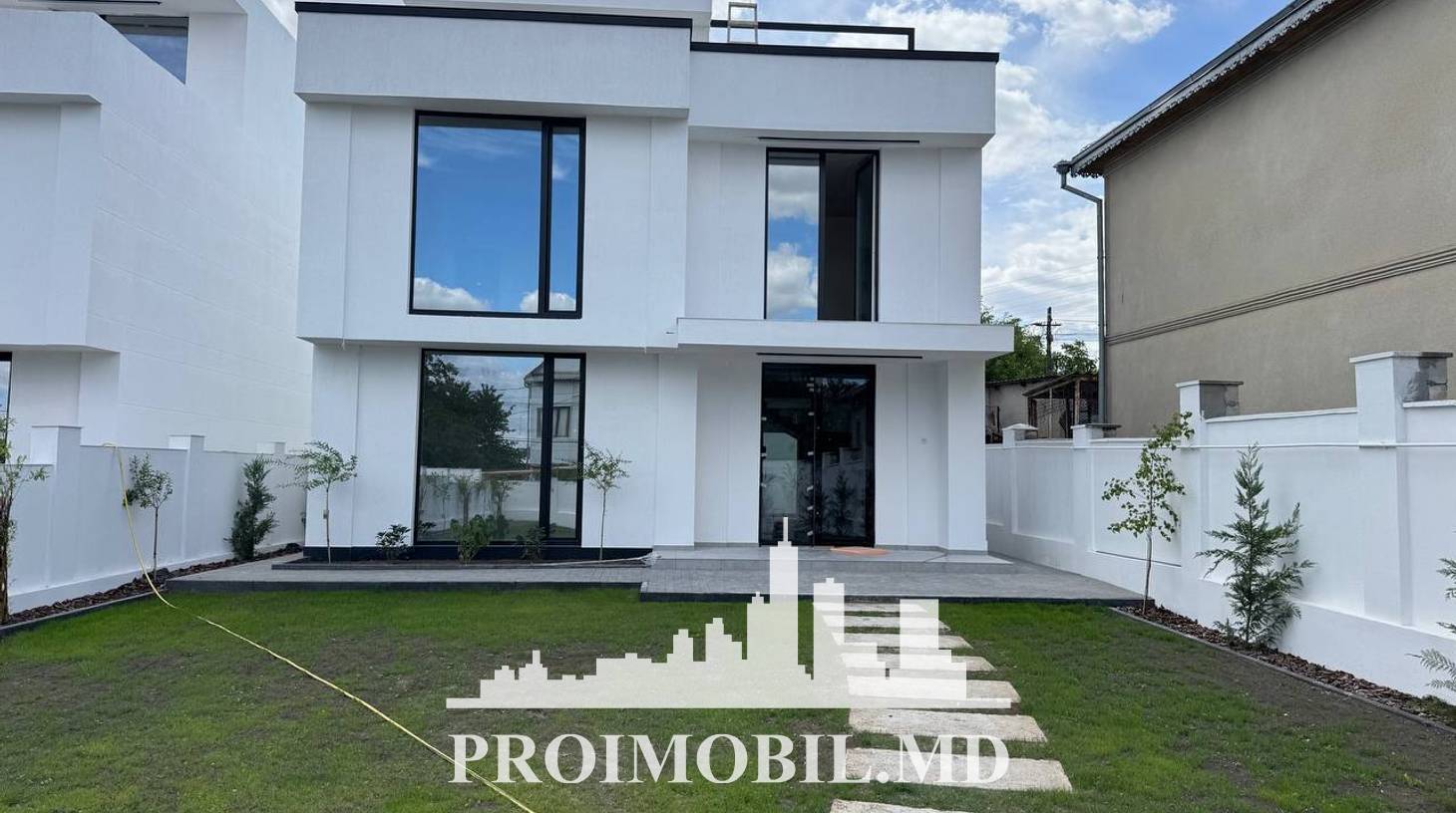 https://images.proimobil.md/ULCCq_JOieAE_I9EHl49IvbzZFZKNONwn24Iid8vbzA/watermark:0.75:so:0:30:0.39/resize:fill:1460:816:1/gravity:ce/bG9jYWw6Ly8vZXN0YXRlL2xyL2FhNDMzMWI4LWNlYWUtNDJhMC1hN2ZhLWExMzY3ZTY4NTBkMC5qcGVn