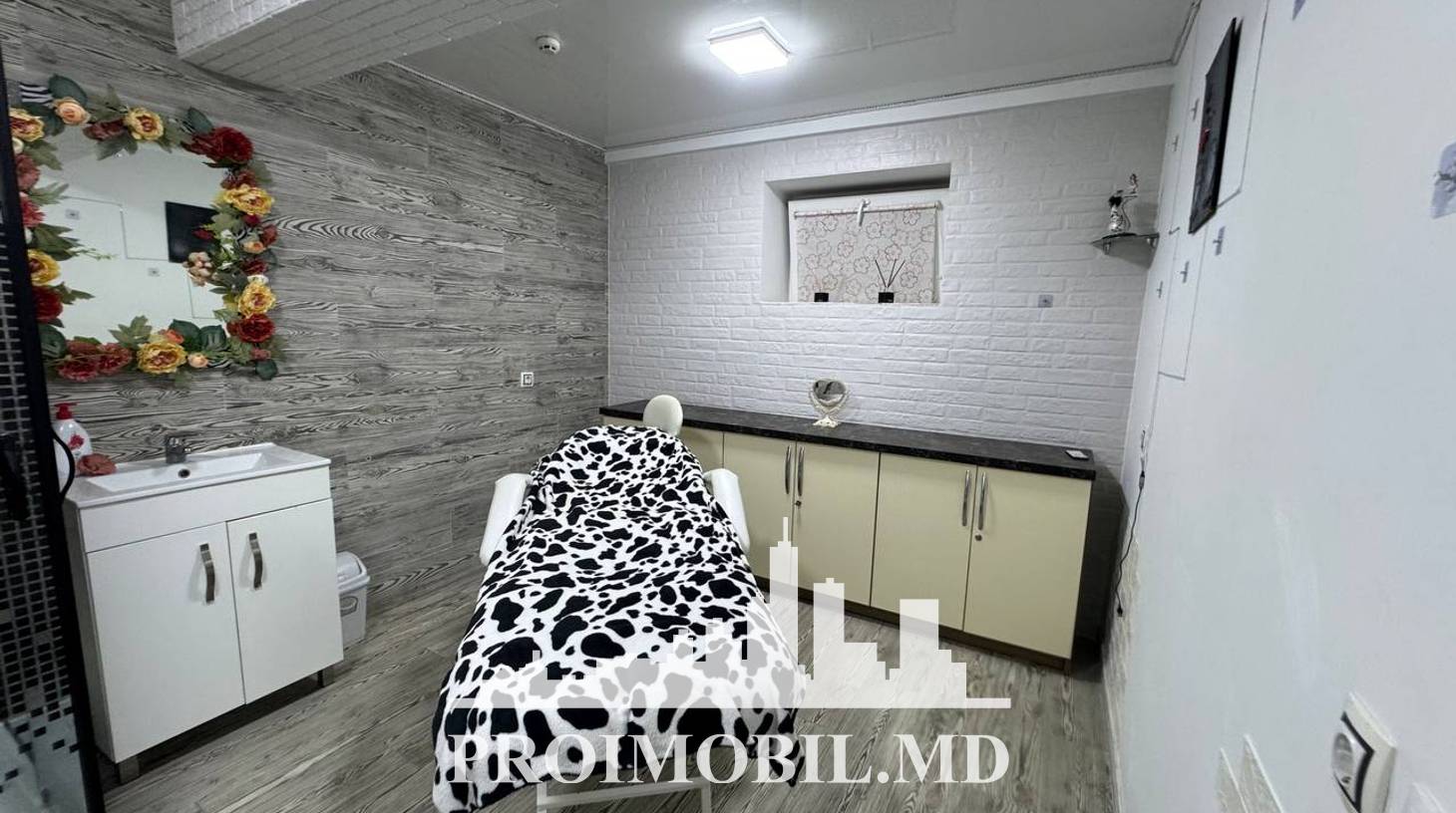 https://images.proimobil.md/UMASnOyluR0WiYakLgDw9Zn3c7RA0av0NH7IBZ53_Ig/watermark:0.75:so:0:30:0.39/resize:fill:1460:816:1/gravity:ce/bG9jYWw6Ly8vZXN0YXRlL2xyLzM1MmY1YzRiLTQ2NDgtNDFjZi05NWI5LWRjOTg5MmQ0NmE0Zi5qcGVn