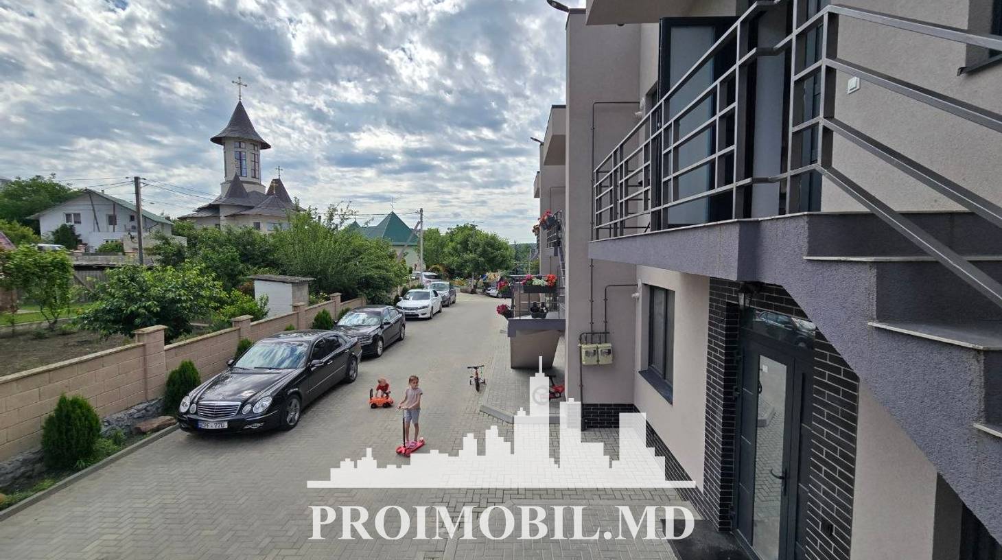 https://images.proimobil.md/UMqTDWEmhYElLSQ_866ubuS0jkKZ_yb4E_WcjRlFIN8/watermark:0.75:so:0:30:0.39/resize:fill:1460:816:1/gravity:ce/bG9jYWw6Ly8vZXN0YXRlL2xyLzY2YTg0ZjRkLWE1NzItNGM2NS1hNmUwLTgxYTNjMDQ5NGM4My5qcGVn