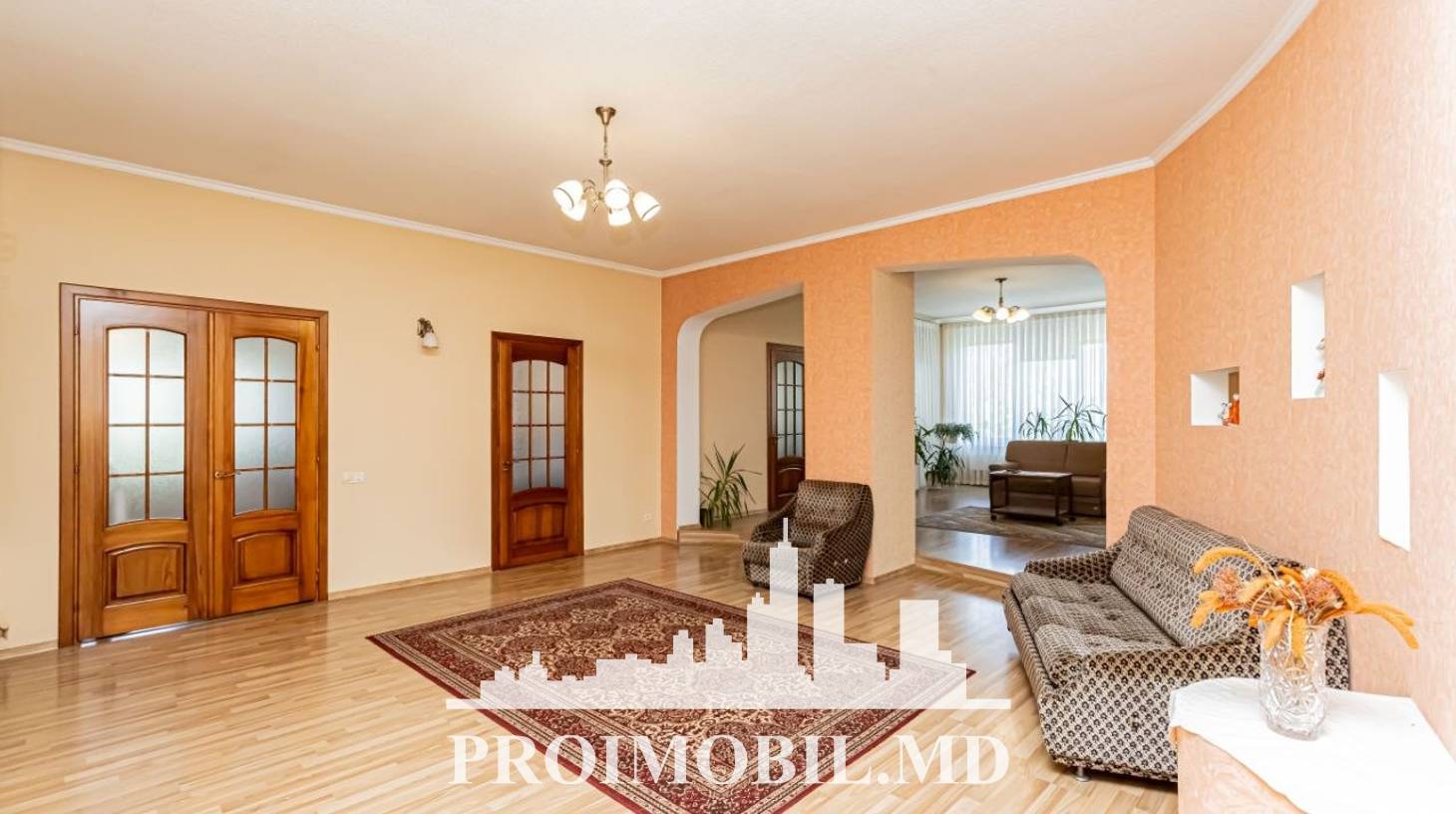 https://images.proimobil.md/UNW47LJKPyZJBftbV6PfHTiJDLNpb0UnGjNp3r1kCtE/watermark:0.75:so:0:30:0.39/resize:fill:1460:816:1/gravity:ce/bG9jYWw6Ly8vZXN0YXRlL2xyLzAxYzAyODAyLTU2ZDQtNDc1Ni1hNmViLTdiMzVlNzllZGQ1ZS5qcGVn