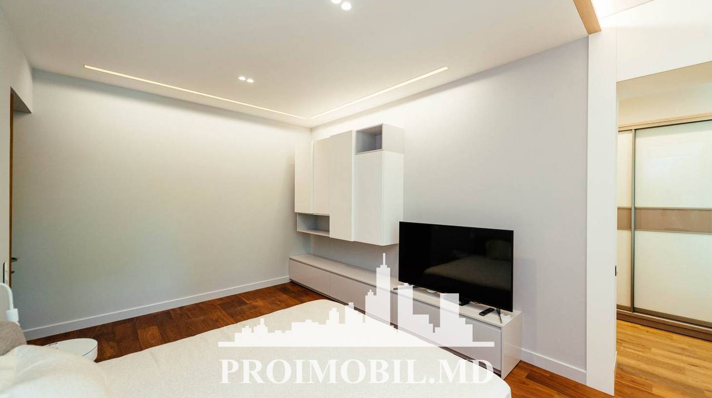 https://images.proimobil.md/UTCes8N0LdaR25UyGgQCCyqFDZXu7U9UfmT8JuoRXS8/watermark:0.75:so:0:30:0.39/resize:fill:1460:816:1/gravity:ce/bG9jYWw6Ly8vZXN0YXRlL2xyLzkxYWJjYTAzLWVjMWMtNDRlMC1hOTljLTFjYTZiOGM5MDQyYi5qcGVn