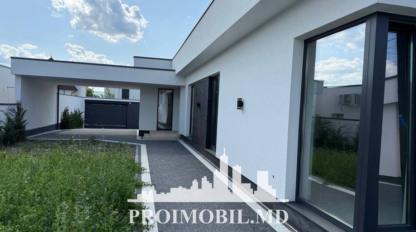 https://images.proimobil.md/UVBkCxMMaP1aYYW0sb7-xBSXf4SzMCR0Cuu94bAdA8I/watermark:0.75:so:0:30:0.39/resize:fill:1460:816:1/gravity:ce/bG9jYWw6Ly8vZXN0YXRlL2xyLzY5YmIxODliLTA5ZDEtNGUwNS04Yjg5LWFkMWZjMDBkOWQ0Ni5qcGVn