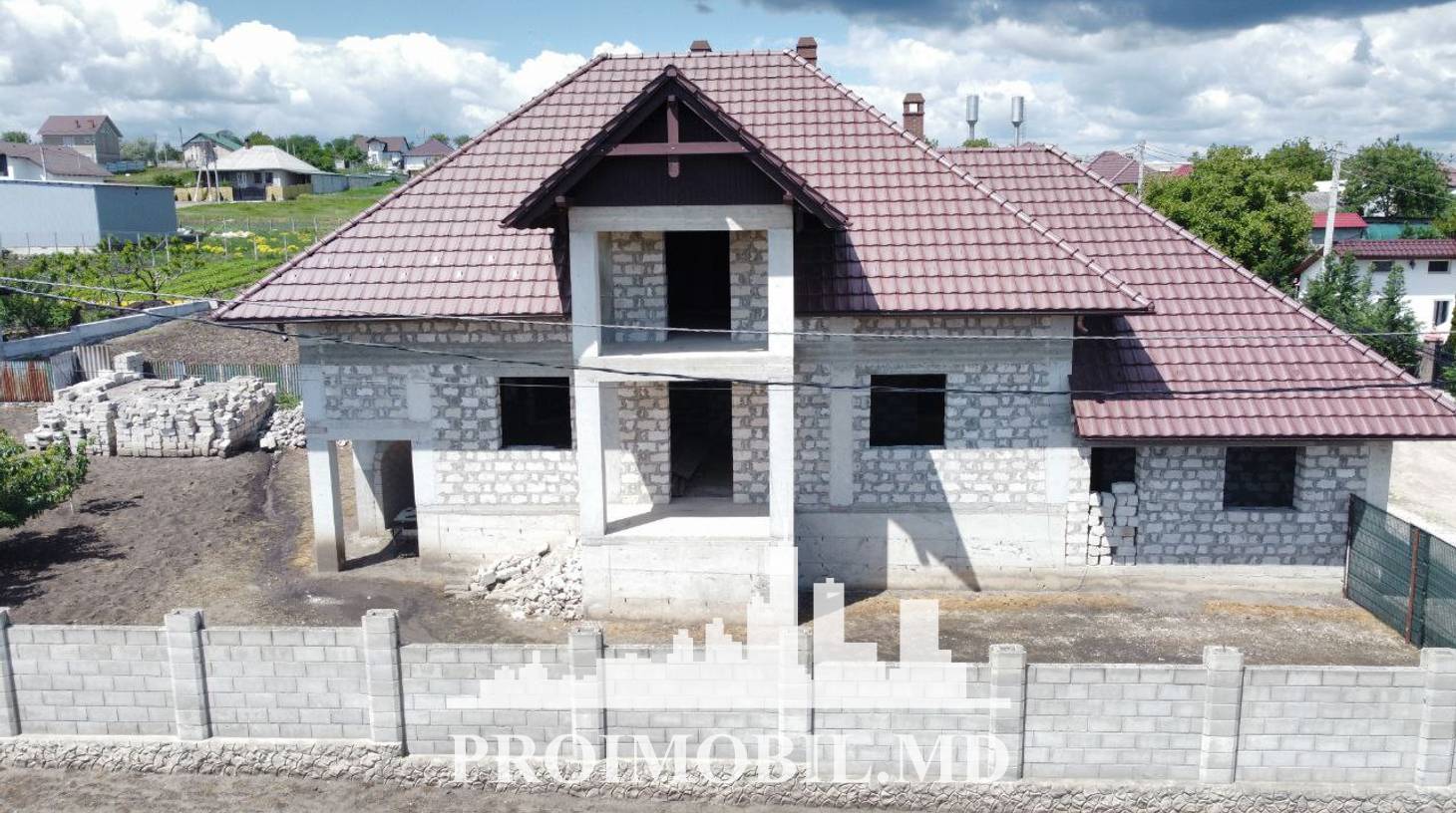 https://images.proimobil.md/UaOs_xUEFmQe95tPNPRN2d8QTNXTMMjc6NzIJcS_jMc/watermark:0.75:so:0:30:0.39/resize:fill:1460:816:1/gravity:ce/bG9jYWw6Ly8vZXN0YXRlL2xyLzc0ZTUxY2JhLTU4ODgtNDQ1MC05MjM2LTg3YzlkNmJiMjhiNi5qcGVn