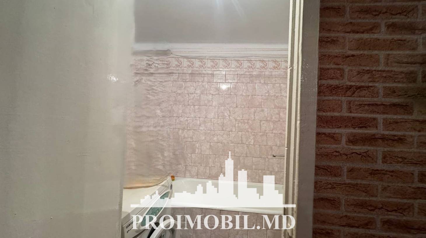 https://images.proimobil.md/Uaq6CBG8FG8mVmHD7SpetmBhUI5XeghIee4BN2mfUFo/watermark:0.75:so:0:30:0.39/resize:fill:1460:816:1/gravity:ce/bG9jYWw6Ly8vZXN0YXRlL2xyL2E0YmQyZmViLWExNjMtNDVkYy04Y2E4LWEwYmQzZmU2NmZhYy5qcGVn