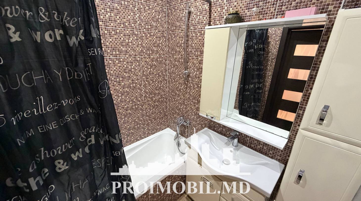 https://images.proimobil.md/UbA6wZOr17a4r82ySBpe2k8klYQnI0xZ0OLOjNB5WUc/watermark:0.75:so:0:30:0.39/resize:fill:1460:816:1/gravity:ce/bG9jYWw6Ly8vZXN0YXRlL2xyL2M2YzNhZGNlLTE0OGEtNGFmMi1hNDFkLTAyYWFiOGUzZjZlNy5qcGVn