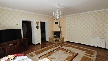 https://images.proimobil.md/UcG9e33HtKeaR_SoR50m_pYf-HZ9rsf2zoGhuZN9XGo/resize:fill:350:198:1/gravity:ce/bG9jYWw6Ly8vZXN0YXRlL2xyL2NhODIzZDkzLTlkMWMtNGVjZC05YmNhLTk0MWRmNjkxN2U1OC5qcGVn