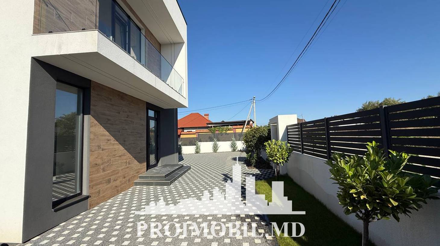 https://images.proimobil.md/UcMYes37DU6sjKq4bEN_fF0p3v3irq1HRaEI2EvKG78/watermark:0.75:so:0:30:0.39/resize:fill:1460:816:1/gravity:ce/bG9jYWw6Ly8vZXN0YXRlL2xyL2UwZTc0YzRhLWZlNTEtNGI2NS04Mjc0LTJiYWU0MDRjMWM3Ny5qcGVn