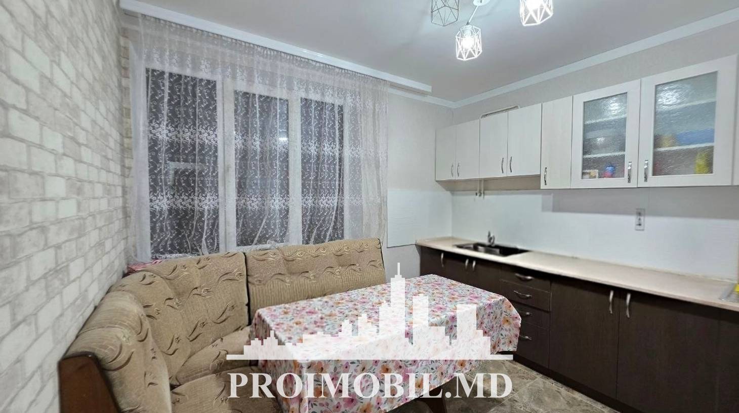 https://images.proimobil.md/UfvPt_Q2Kwp9NJzmQmiy4kqmXBFF0IOQ5LWIYVVVdUc/watermark:0.75:so:0:30:0.39/resize:fill:1460:816:1/gravity:ce/bG9jYWw6Ly8vZXN0YXRlL2xyL2Y3ZjMzMTI3LWQ3NDItNDFmYy05OThjLTdlNzMzNjlhZGM2Ny5qcGVn