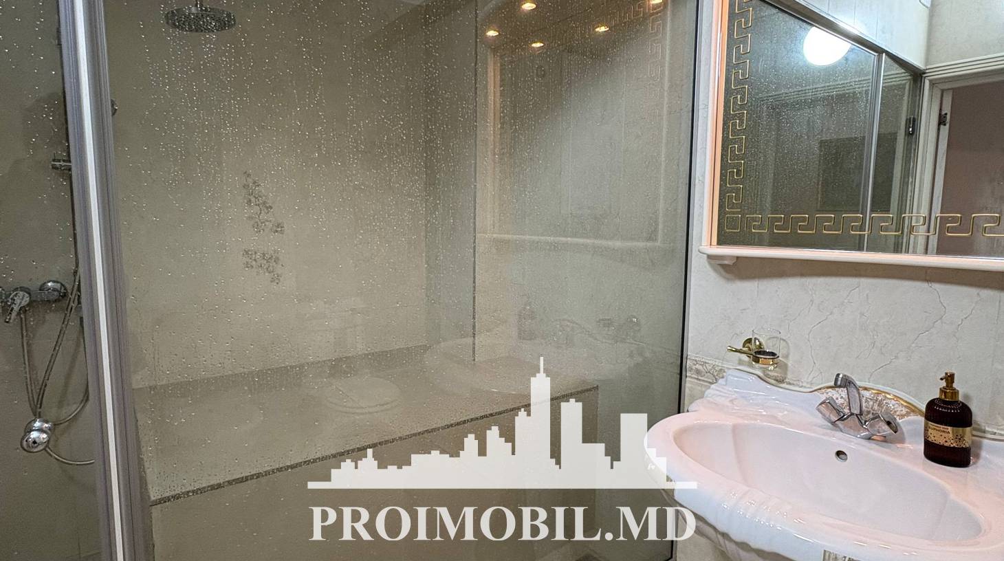 https://images.proimobil.md/UgMq09z8MCT6T9qrNDMMipRIa010KBgQiS6MG79xz3c/watermark:0.75:so:0:30:0.39/resize:fill:1460:816:1/gravity:ce/bG9jYWw6Ly8vZXN0YXRlL2xyLzhhMjQ3NWUzLThkNGMtNGY2Ny1hNTI5LTk5Zjc0MjBmYzNhMS5qcGVn