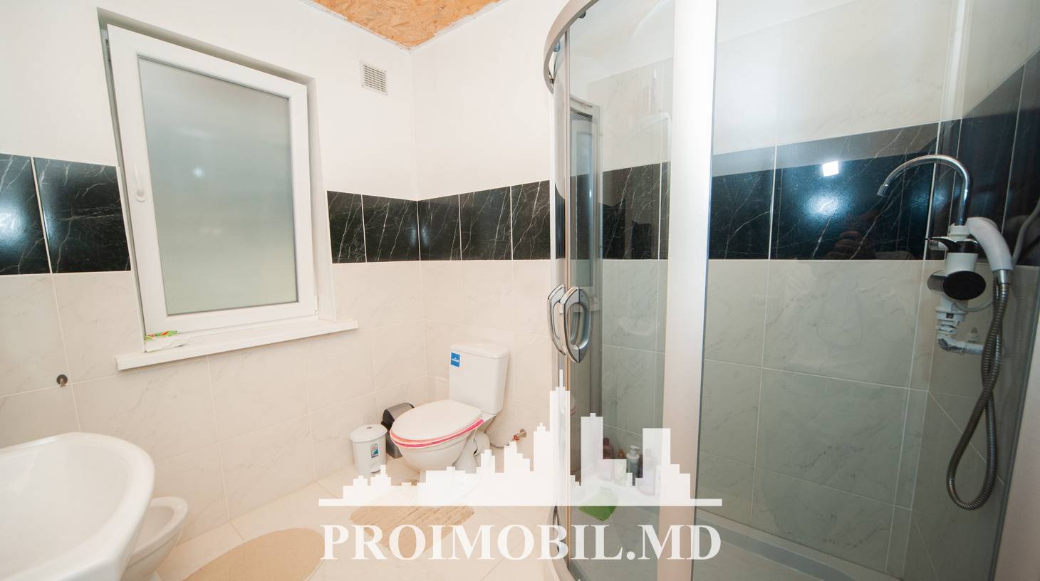 https://images.proimobil.md/UjJMidVqx0sT2MvXMWz4W0tU2NPu24V2zXjxwYOFNnk/watermark:0.75:so:0:30:0.39/resize:fill:1460:816:1/gravity:ce/bG9jYWw6Ly8vZXN0YXRlL2xyL2FkMTkxNDVlLTFmZmMtNGNmOS1iODI0LTI4ODQ4YWZjMzM1Yy5qcGVn
