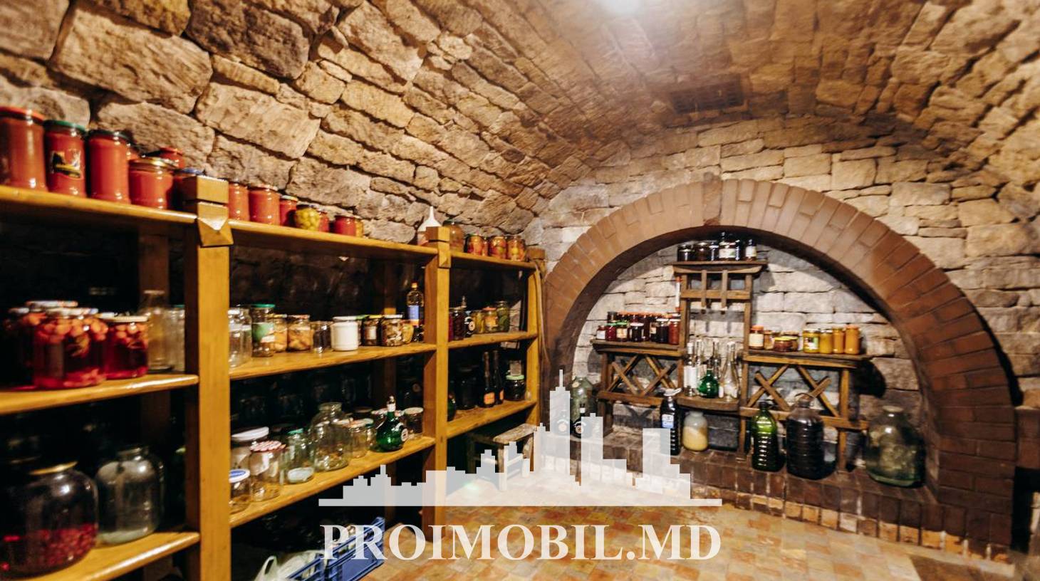 https://images.proimobil.md/UjTY5-_Nvc4SAFGoHxEBQrDeLenyWN6ee8OVtR3WYrA/watermark:0.75:so:0:30:0.39/resize:fill:1460:816:1/gravity:ce/bG9jYWw6Ly8vZXN0YXRlL2xyL2ExYTZmODcwLTYxOTktNGJmMC1hZjI0LTMzNWUxODk3ZGJlOC5qcGVn