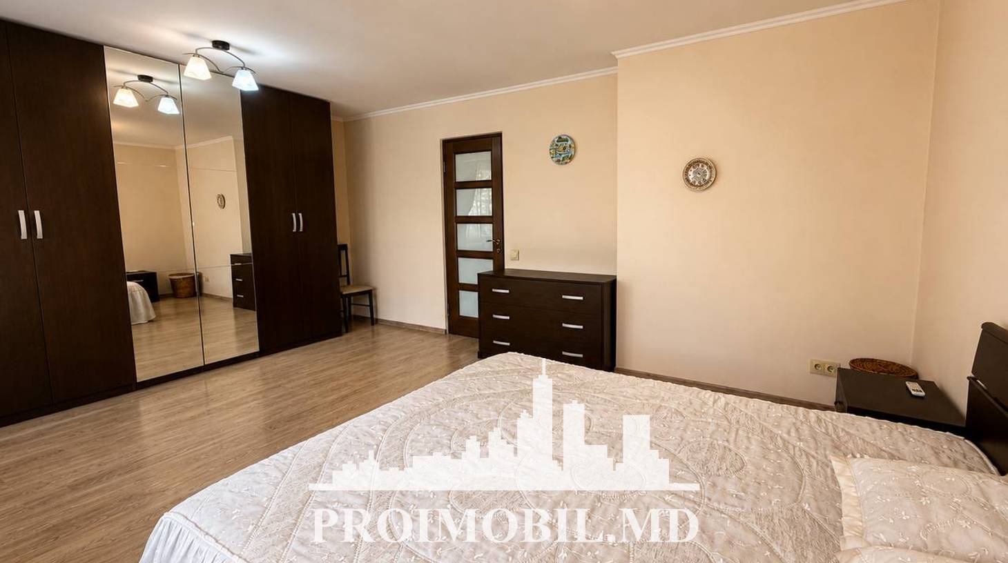 https://images.proimobil.md/UkVrqQGc5f3gkQzwfU4DCafxZA7YTijXIcBPA61Szyg/watermark:0.75:so:0:30:0.39/resize:fill:1460:816:1/gravity:ce/bG9jYWw6Ly8vZXN0YXRlL2xyLzNmOGZjNWM5LTg0Y2QtNGExNi05NjQ3LTU5NThkZThmZThmZC5qcGVn