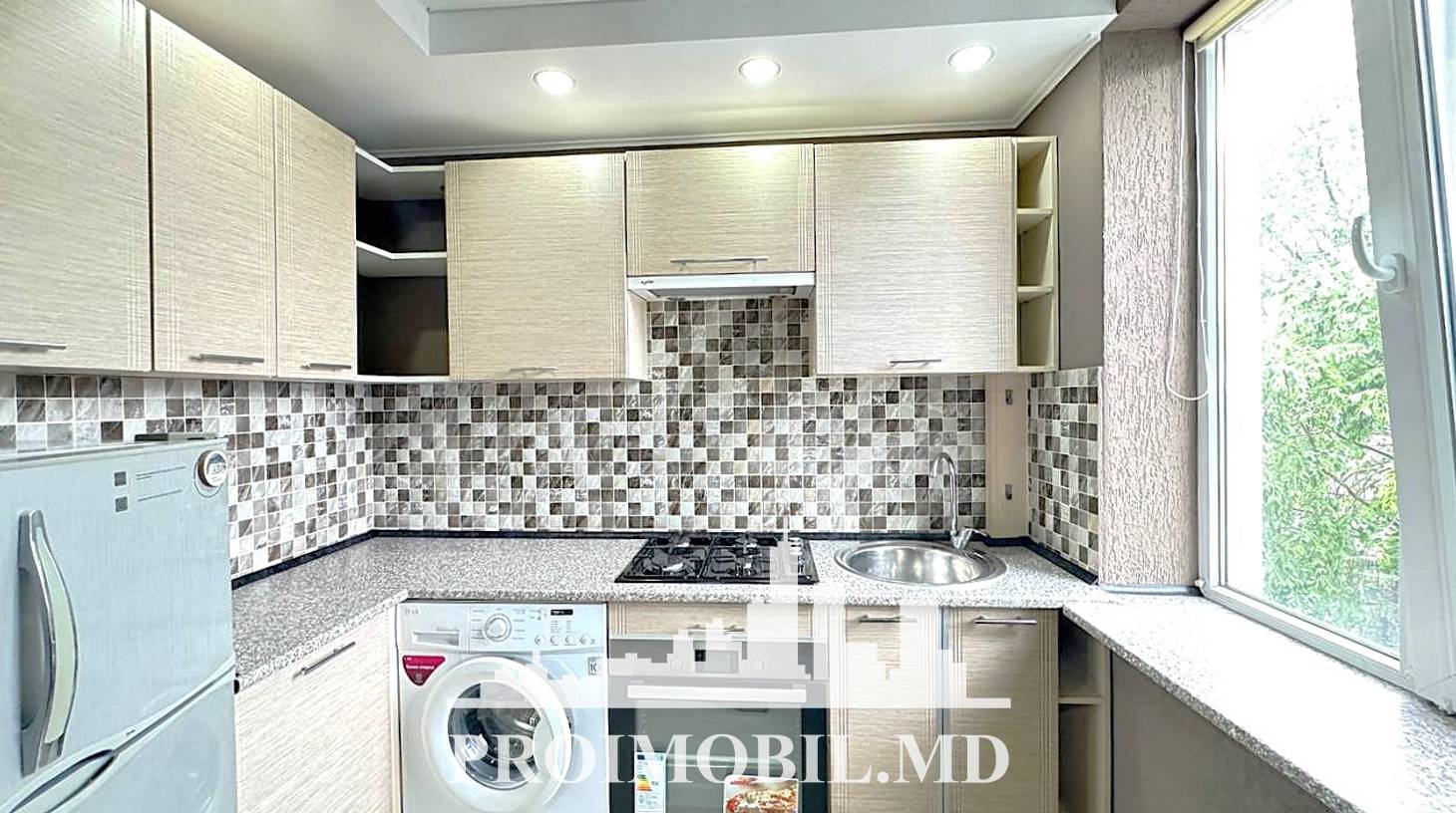 https://images.proimobil.md/UlJsdcZV7TLzg89f1WWeORmuiiw82hxzraOhDZTSv5U/watermark:0.75:so:0:30:0.39/resize:fill:1460:816:1/gravity:ce/bG9jYWw6Ly8vZXN0YXRlL2xyL2I3ZTlmYWRlLTNlMDItNDk3OS04OTI4LTdmOTMyOWY0ODY5Ni5qcGVn