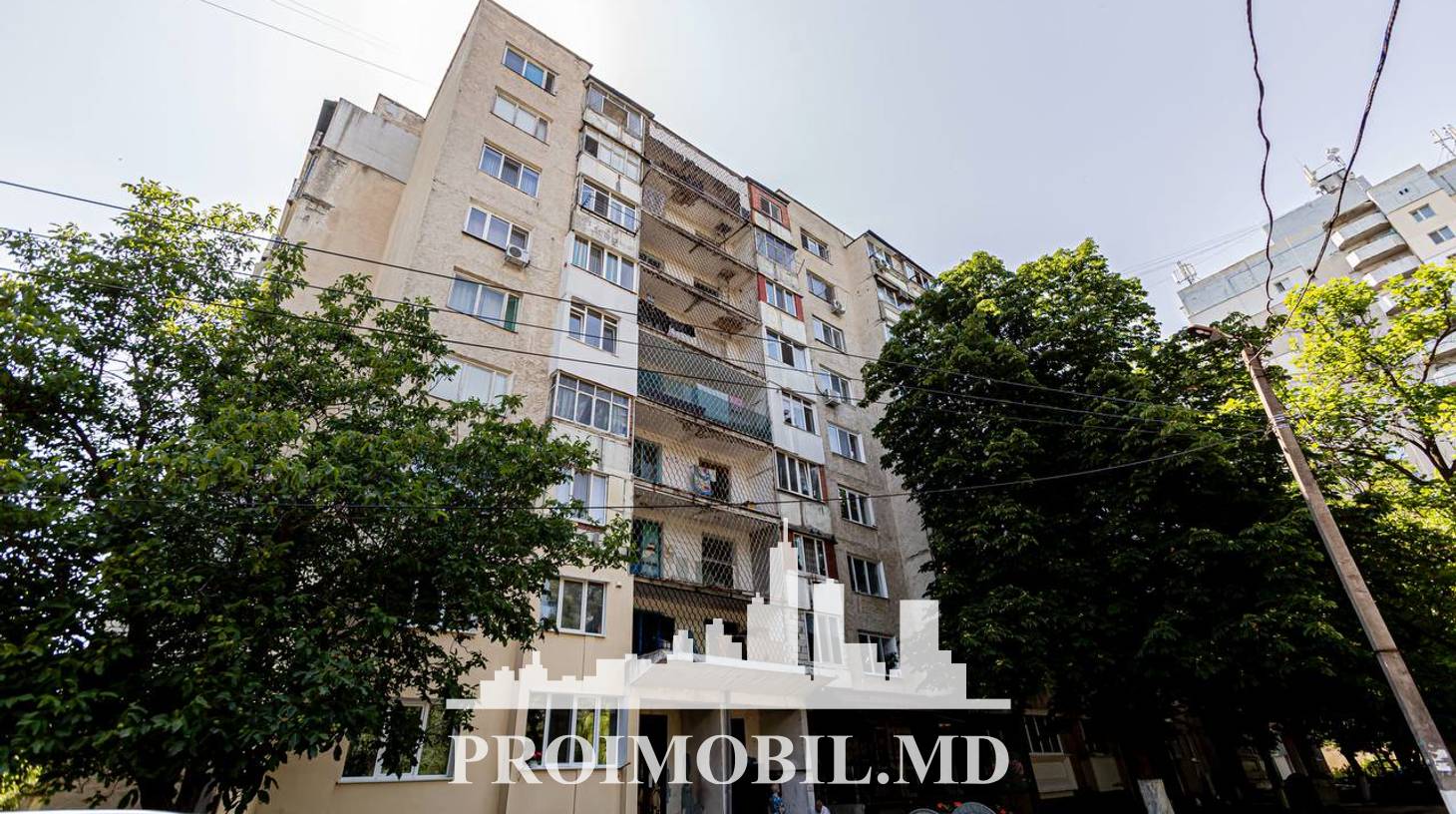 https://images.proimobil.md/UpxuqJYuLbrvYhW-47-Cm9KUf31684OVH3UNvUr9EhM/watermark:0.75:so:0:30:0.39/resize:fill:1460:816:1/gravity:ce/bG9jYWw6Ly8vZXN0YXRlL2xyLzg4OTFkYzVhLTFmOWQtNDI5ZS04MzU5LTkzOTMxMzk3NTU0My5qcGVn