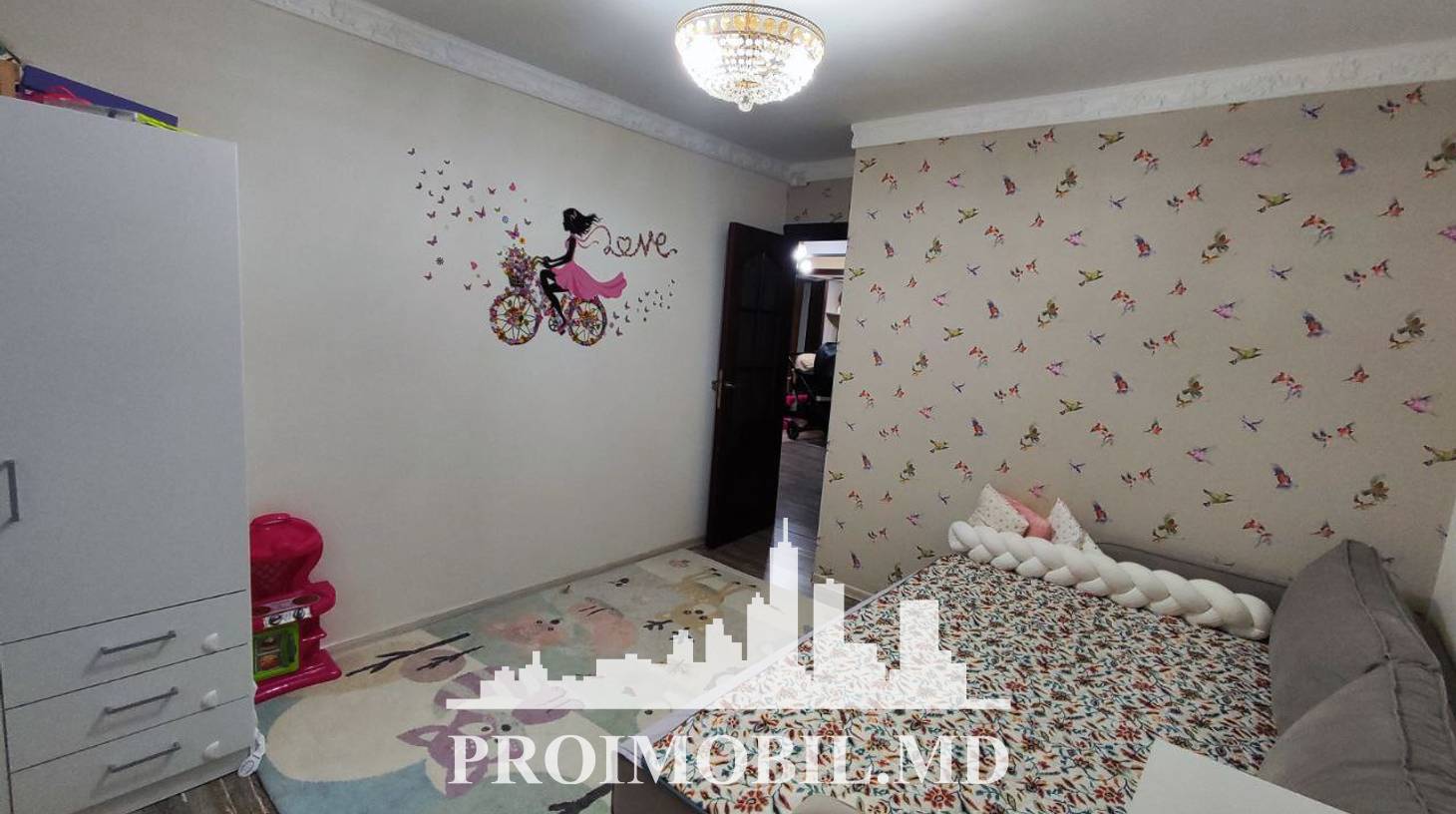 https://images.proimobil.md/UtZzawMPraaa1YQ8wANz6Xoyltqo7e6CzwzRYfJ8Y3o/watermark:0.75:so:0:30:0.39/resize:fill:1460:816:1/gravity:ce/bG9jYWw6Ly8vZXN0YXRlL2xyL2U2MmZhNDMxLTQ0OGUtNDYyMy04ZjkxLTAxM2U5Yjc3ZWZiNS5qcGVn