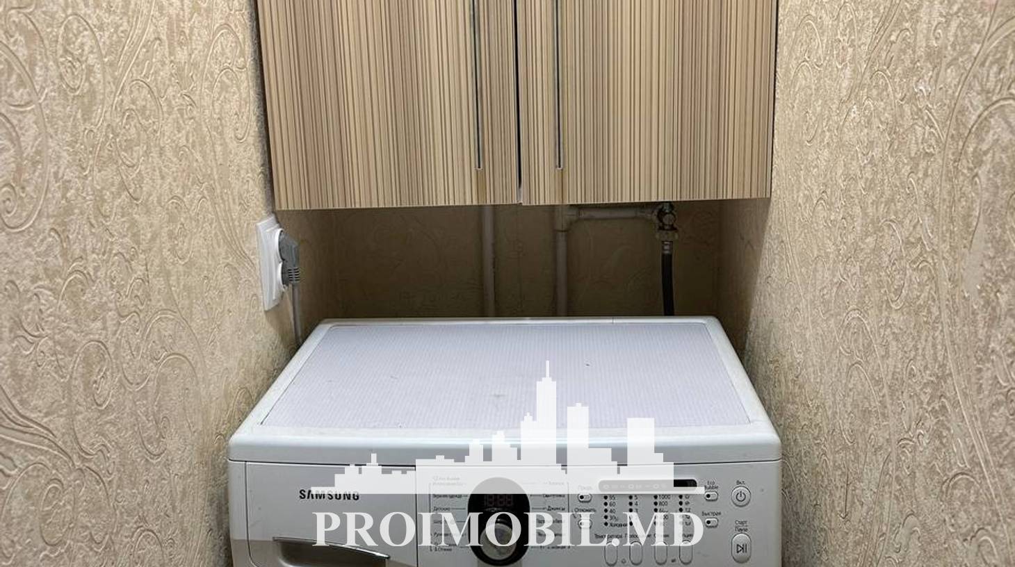 https://images.proimobil.md/UxFlNGmiehkt-d45yMVUUkjdhuvOWwOp3aveorYtxWI/watermark:0.75:so:0:30:0.39/resize:fill:1460:816:1/gravity:ce/bG9jYWw6Ly8vZXN0YXRlL2xyL2QwOWI3NTEzLWVmMDEtNGFlMC05ZmE1LTAzN2UzMjRiZTk0OC5qcGVn